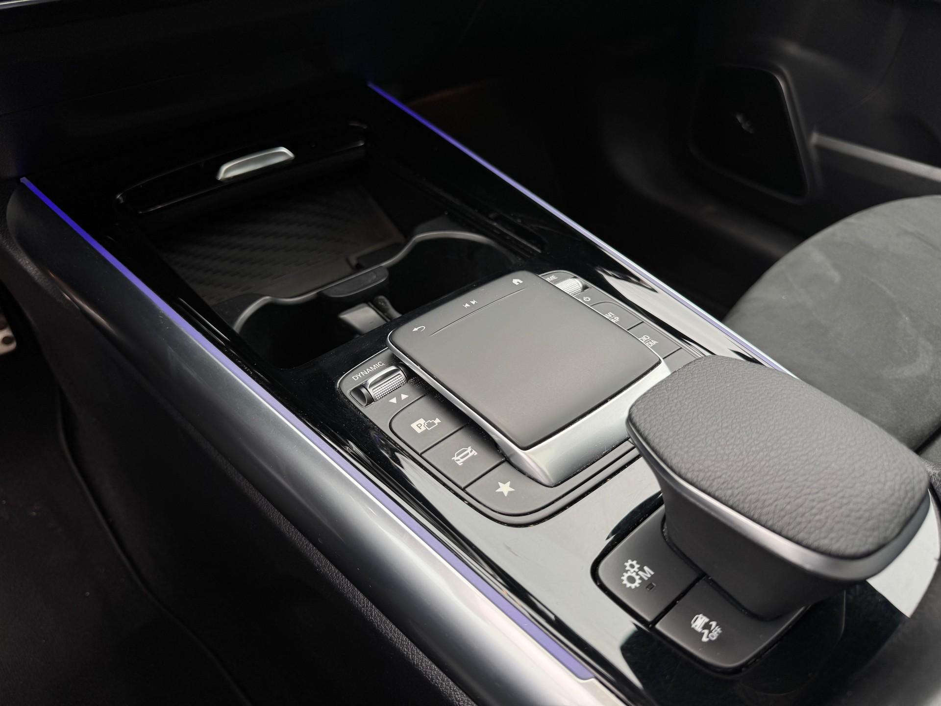 MERCEDES-BENZ GLA 45 AMG 4Matic+ 8G-Speedshift DCT-image-18