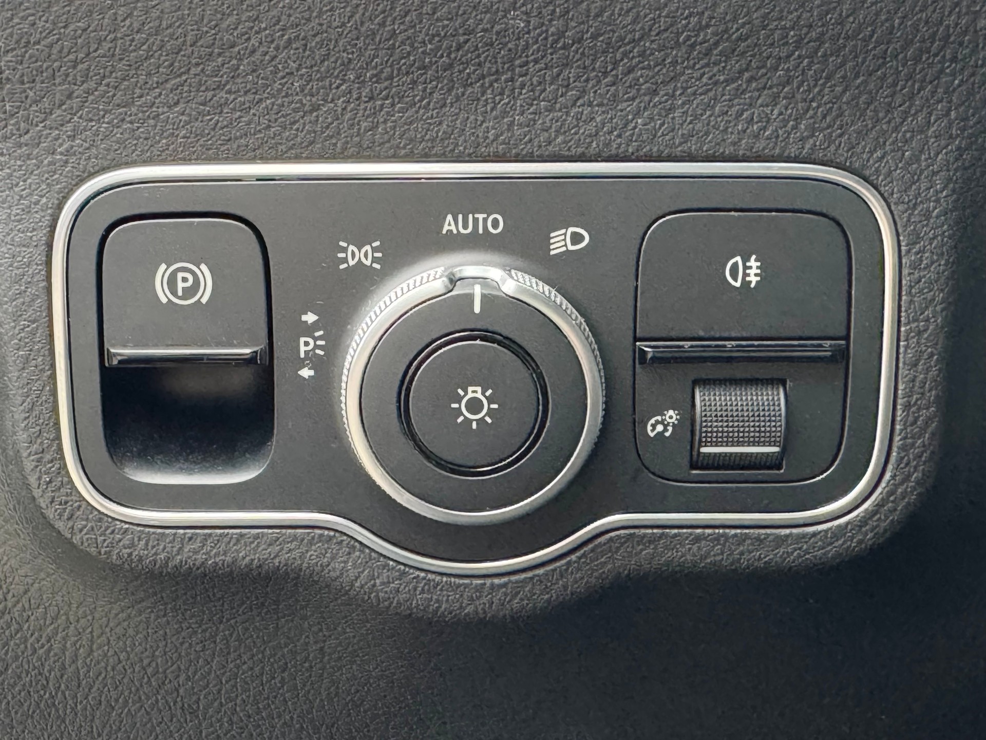 MERCEDES-BENZ GLA 45 AMG 4Matic+ 8G-Speedshift DCT-image-22