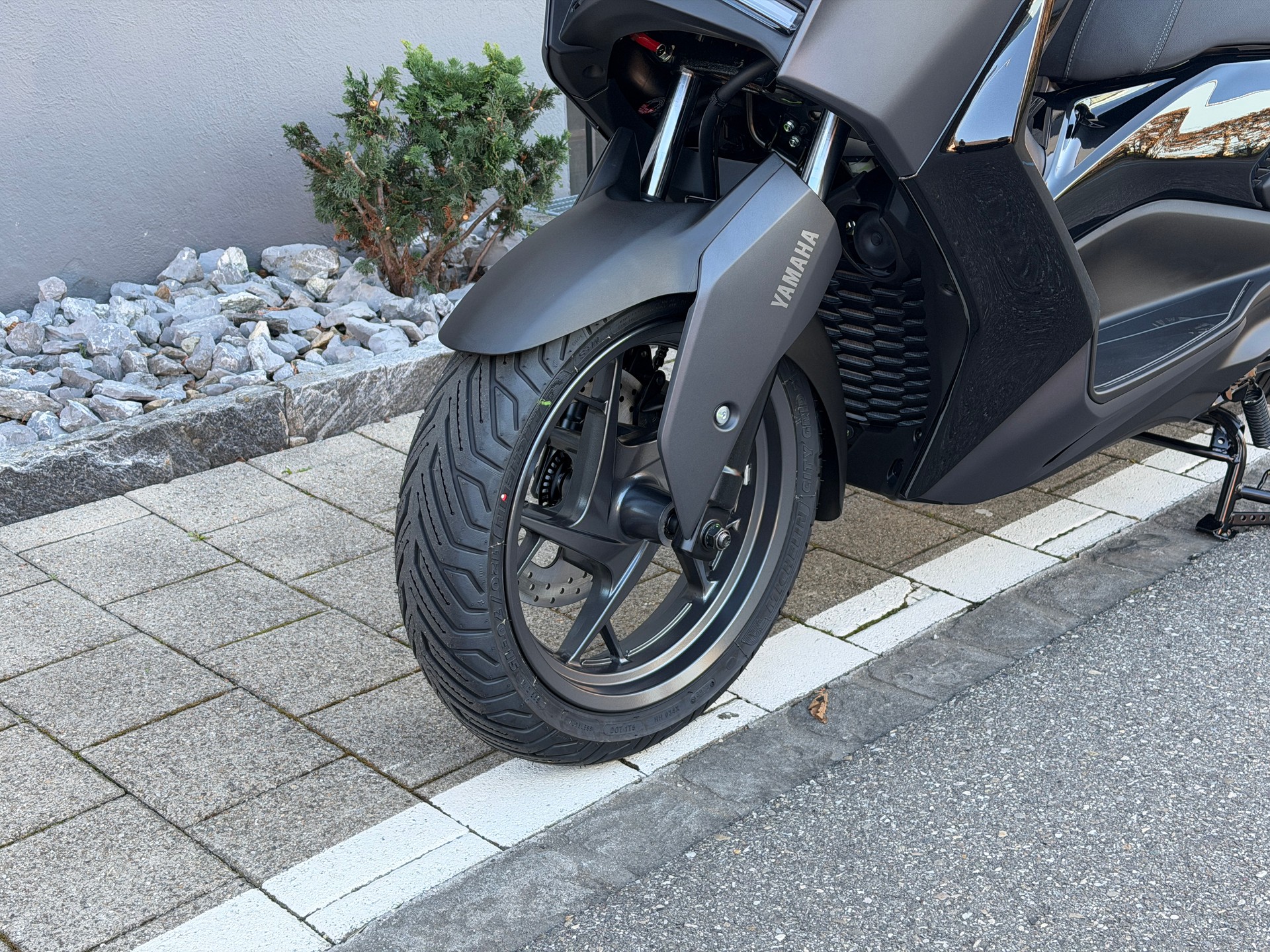 YAMAHA XMAX 300 Tech MAX+ 2026-showroom-element-3
