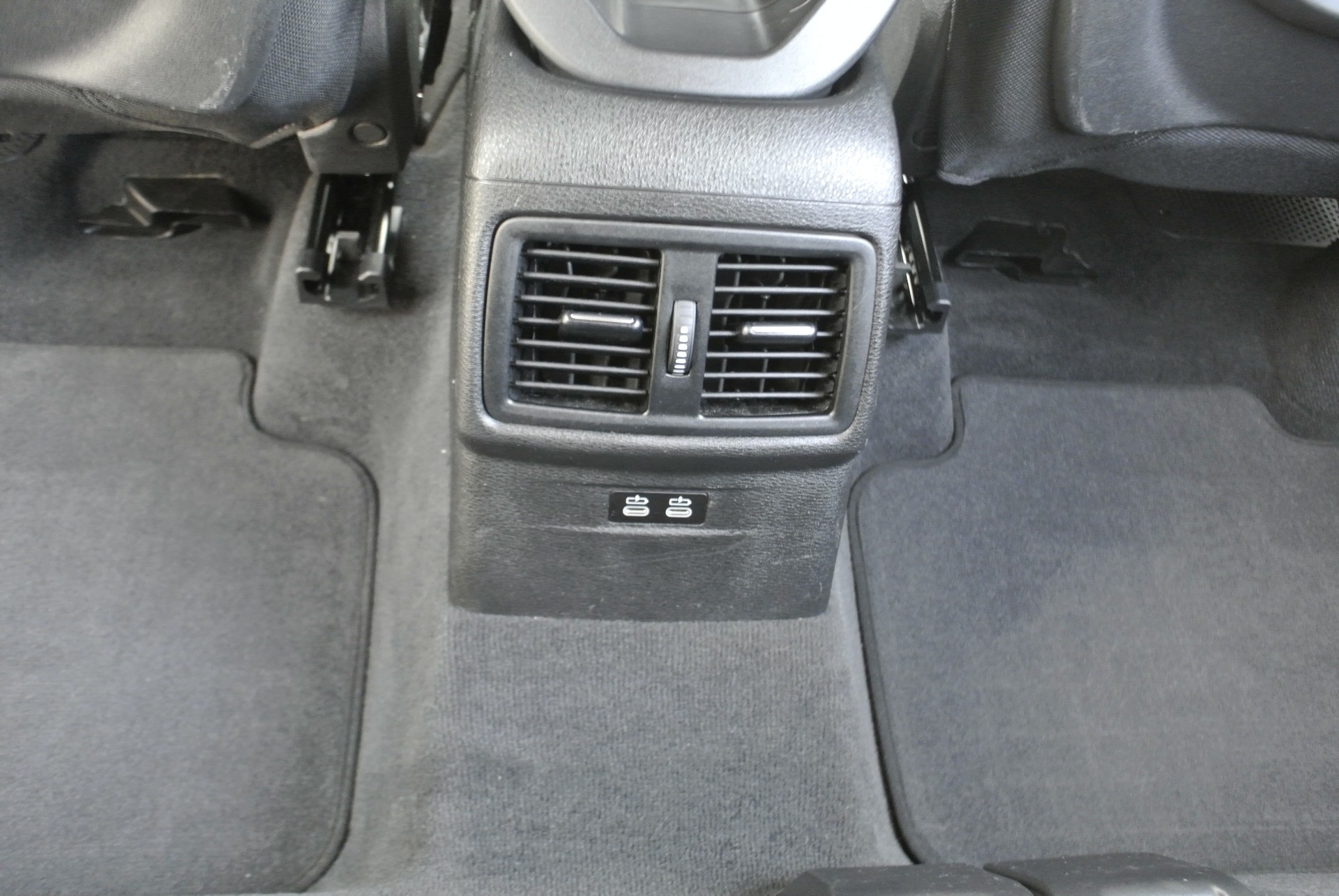BMW X1 xDrive 18d Steptronic-image-18
