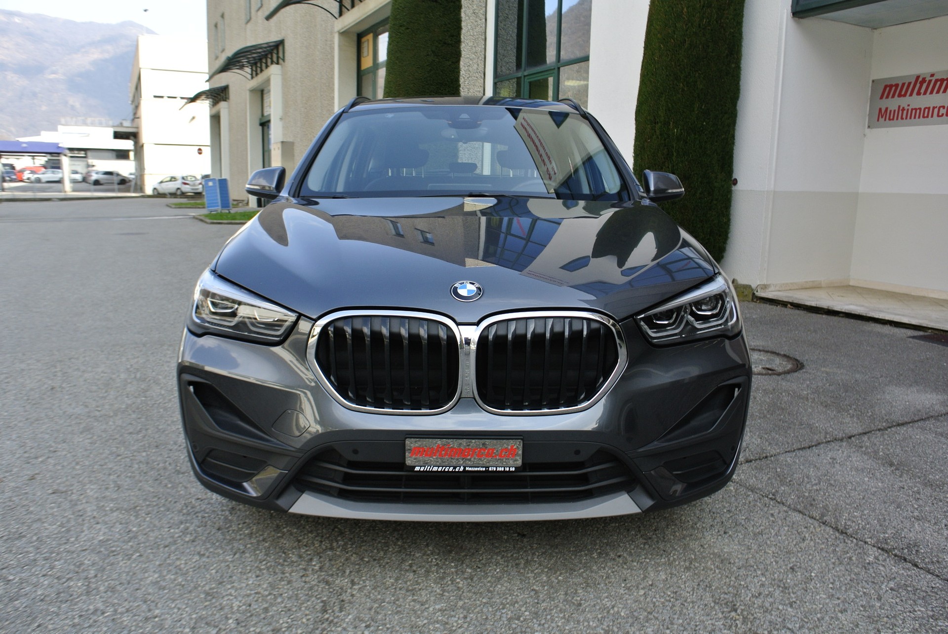 BMW X1 xDrive 18d Steptronic-showroom-element-1