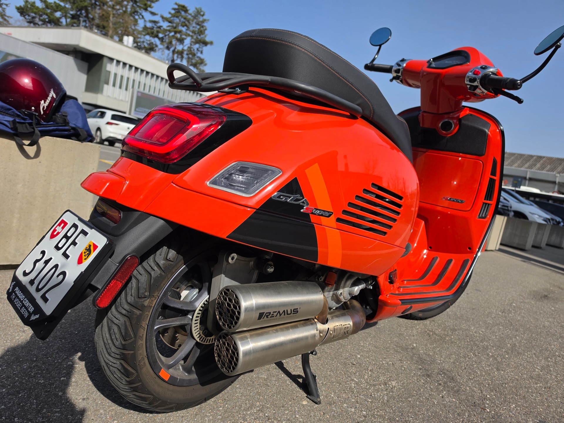 PIAGGIO Vespa GTS 300 Super Sport ABS-image-8