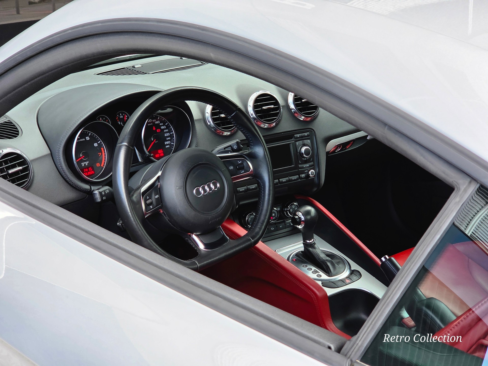 AUDI TT Coupé 3.2 quattro - voiture CH - superbe configuration - carnet de services - expertisée du jour.-image-8