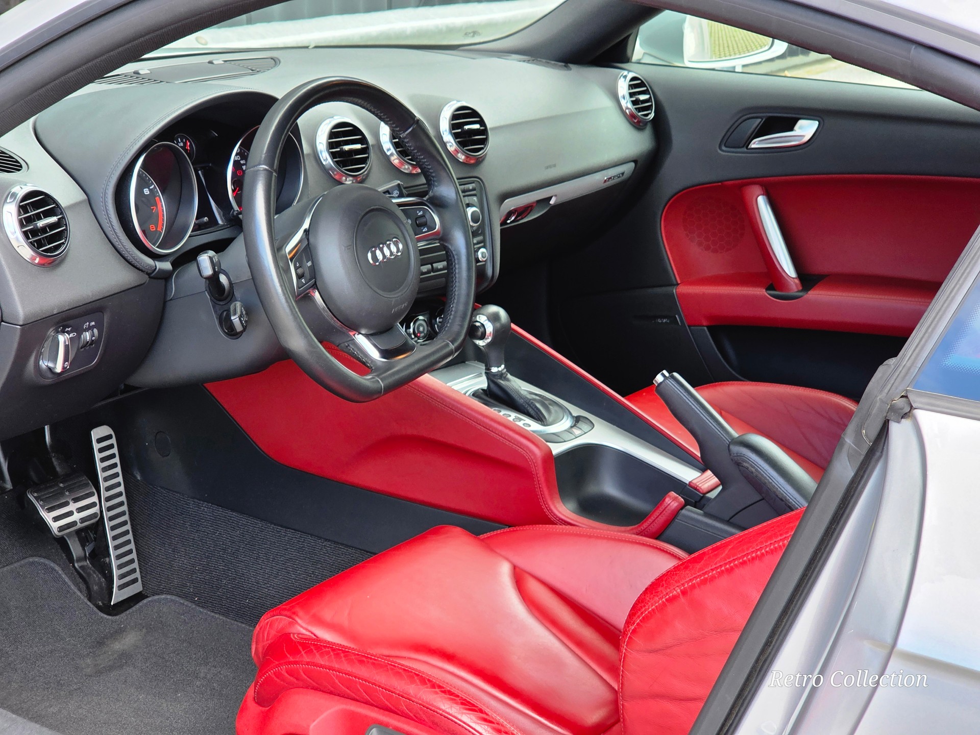 AUDI TT Coupé 3.2 quattro - voiture CH - superbe configuration - carnet de services - expertisée du jour.-image-10