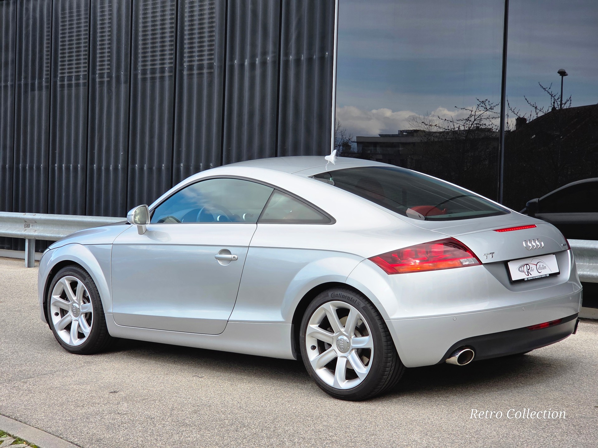AUDI TT Coupé 3.2 quattro - voiture CH - superbe configuration - carnet de services - expertisée du jour.-image-4