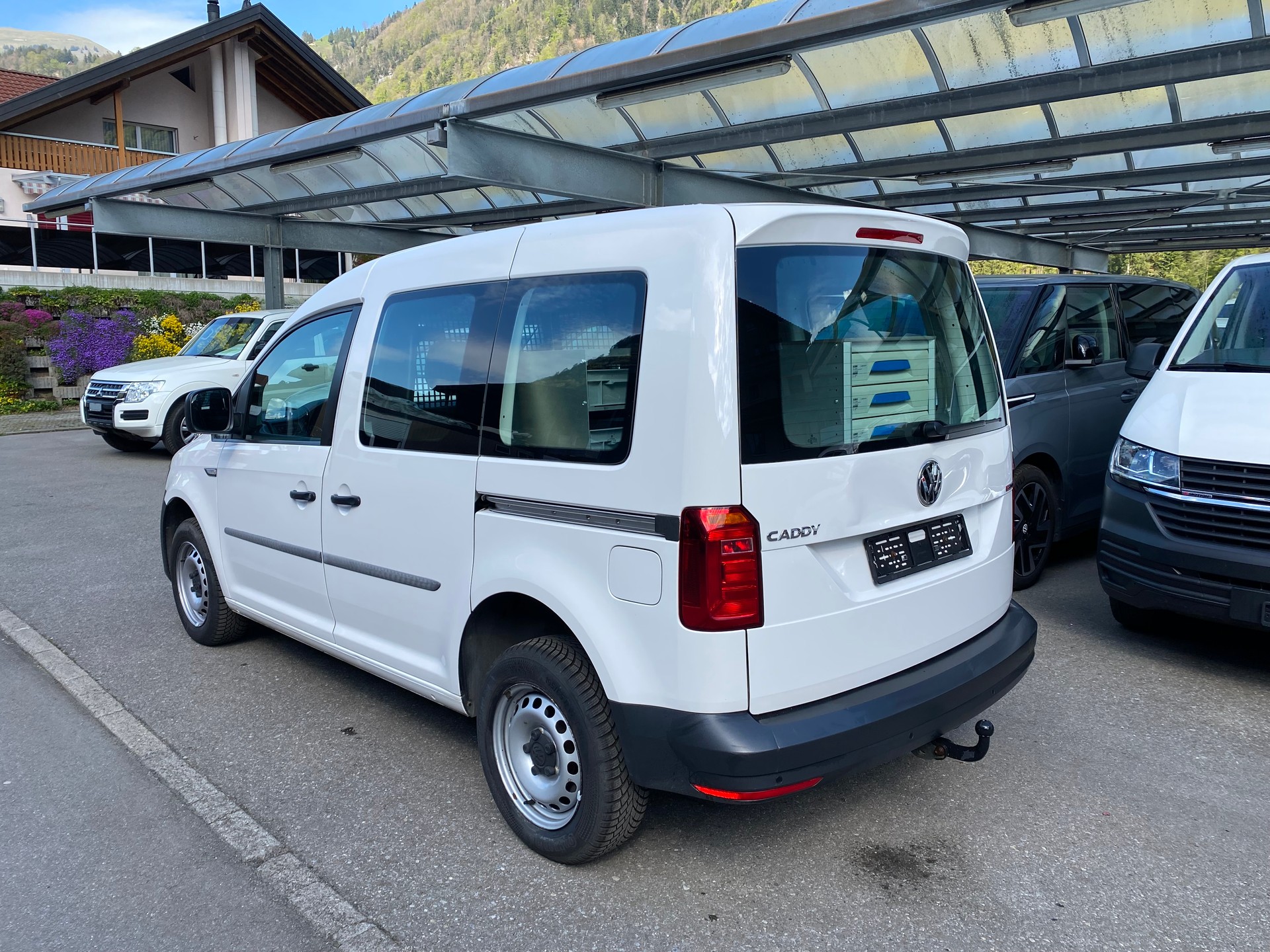 VW Caddy 2.0TDI 4Motion BlueMotion Technology-image-9