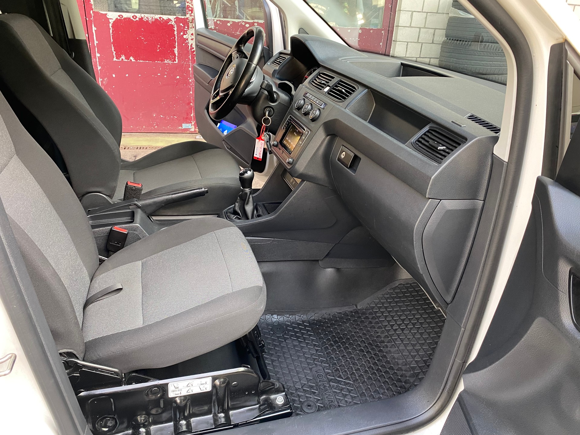 VW Caddy 2.0TDI 4Motion BlueMotion Technology-image-7