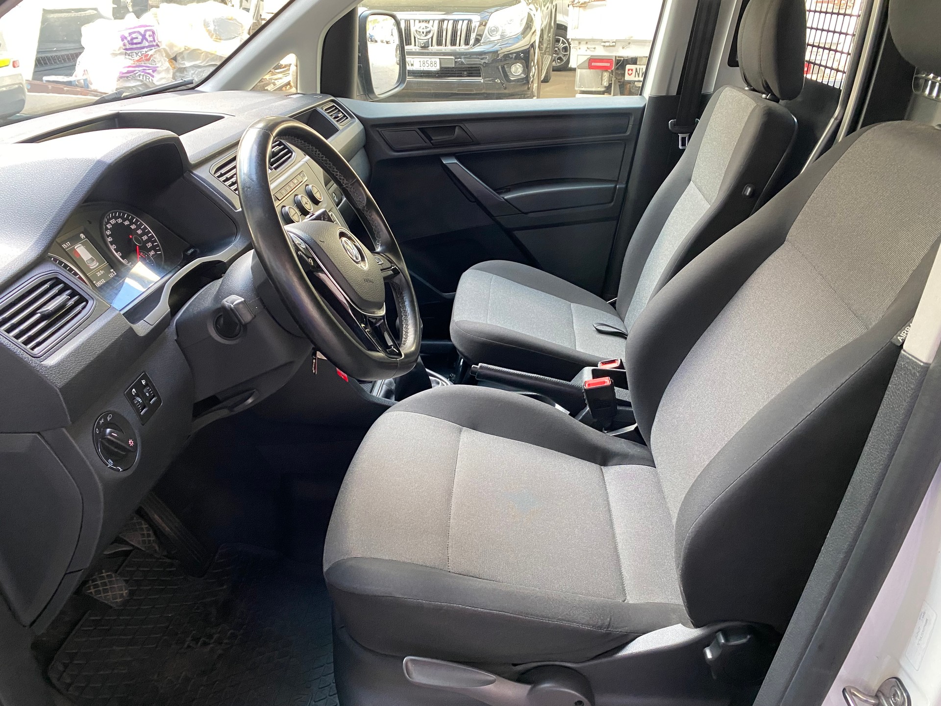 VW Caddy 2.0TDI 4Motion BlueMotion Technology-image-2