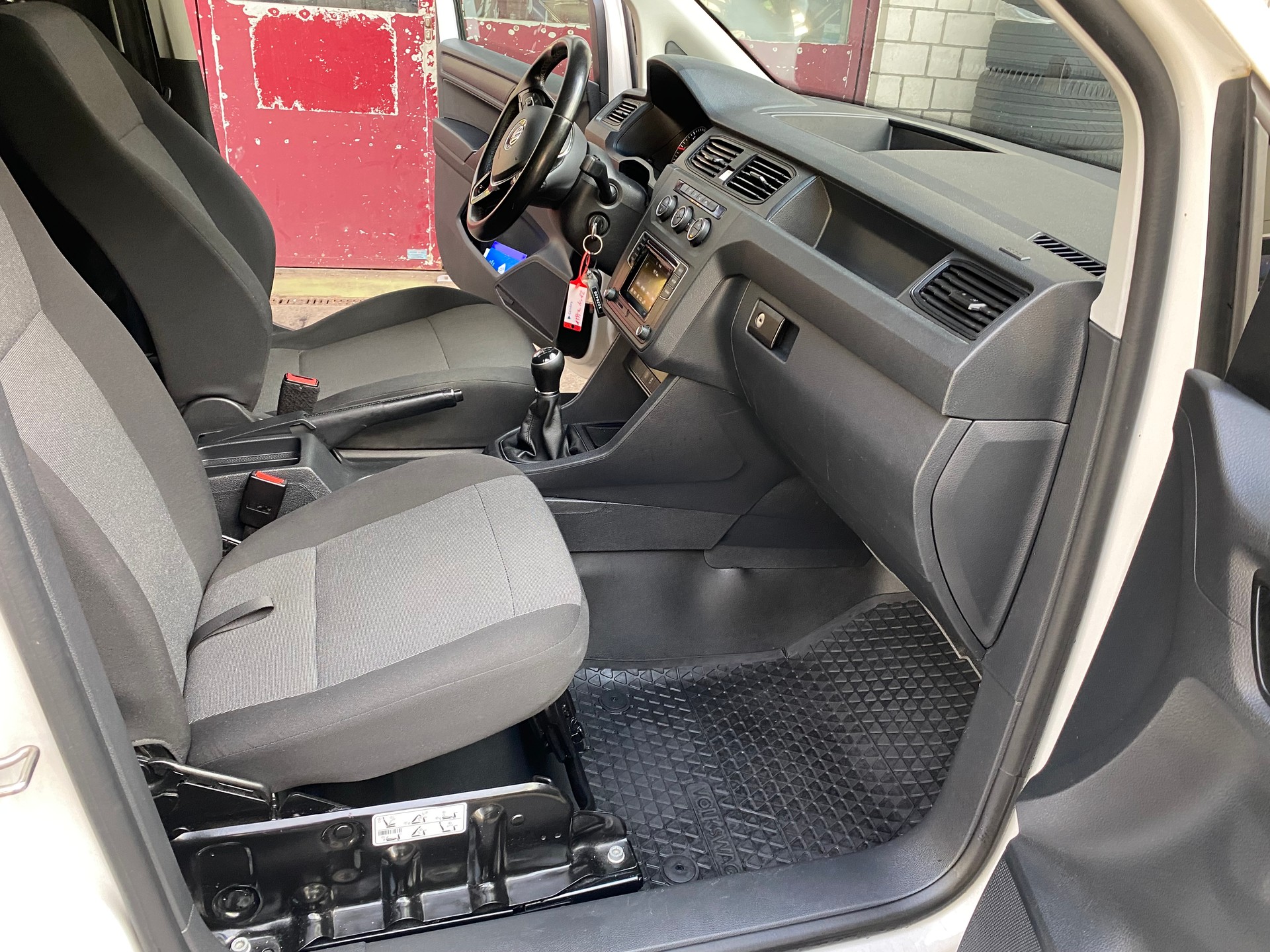 VW Caddy 2.0TDI 4Motion BlueMotion Technology-image-4