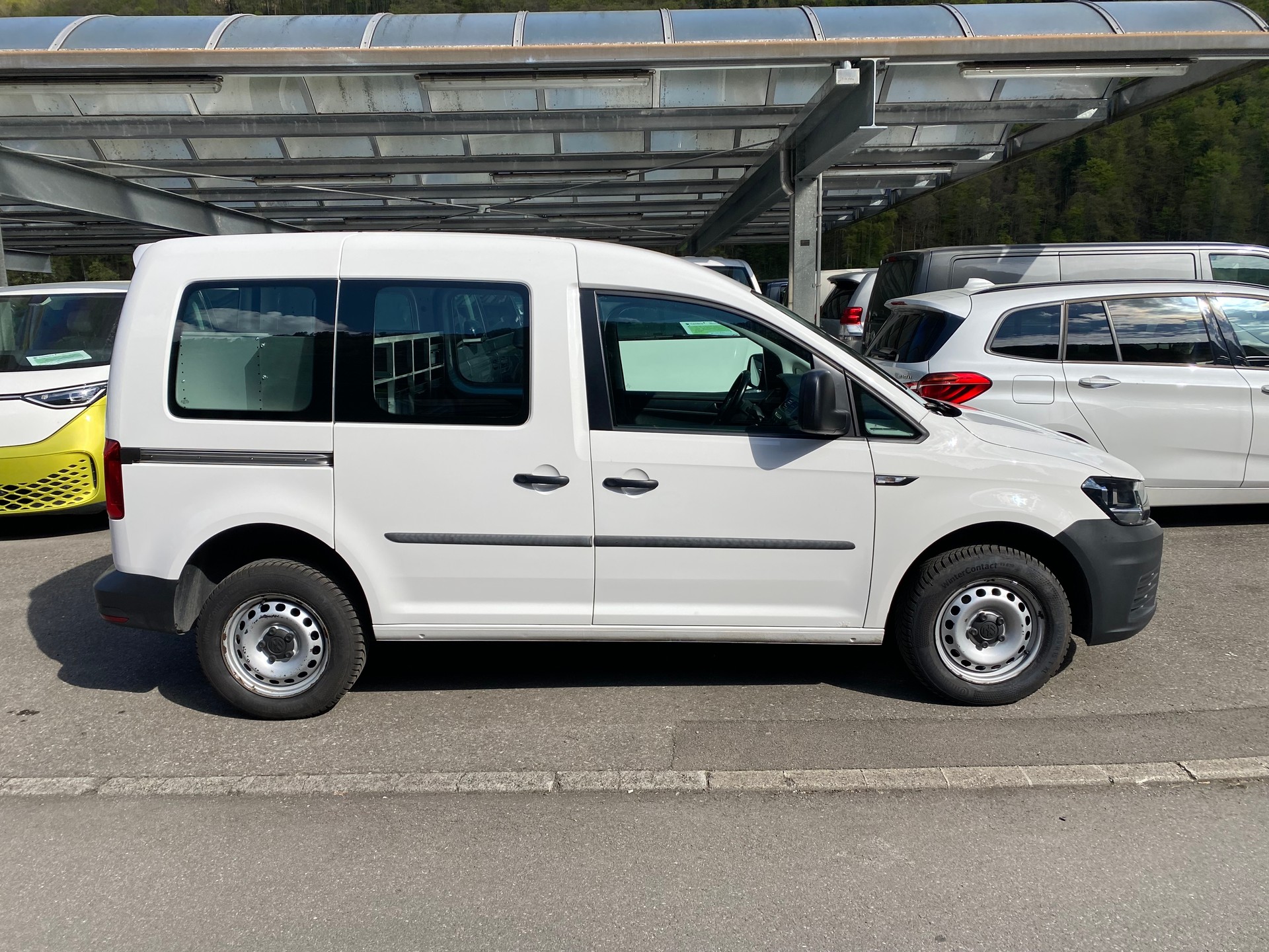 VW Caddy 2.0TDI 4Motion BlueMotion Technology-image-10