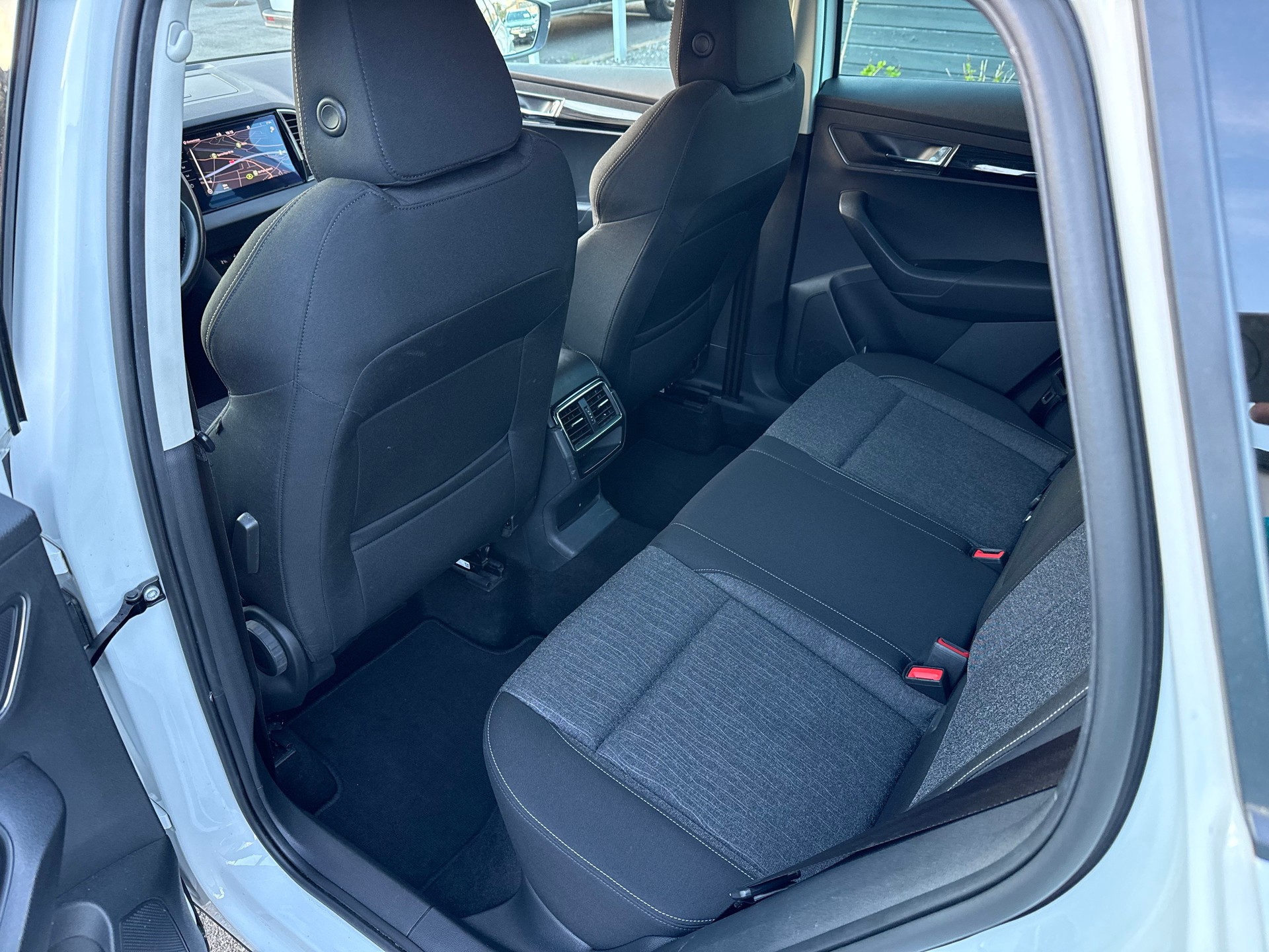 SKODA Karoq 2.0 TDI Style 4x4 DSG-image-16