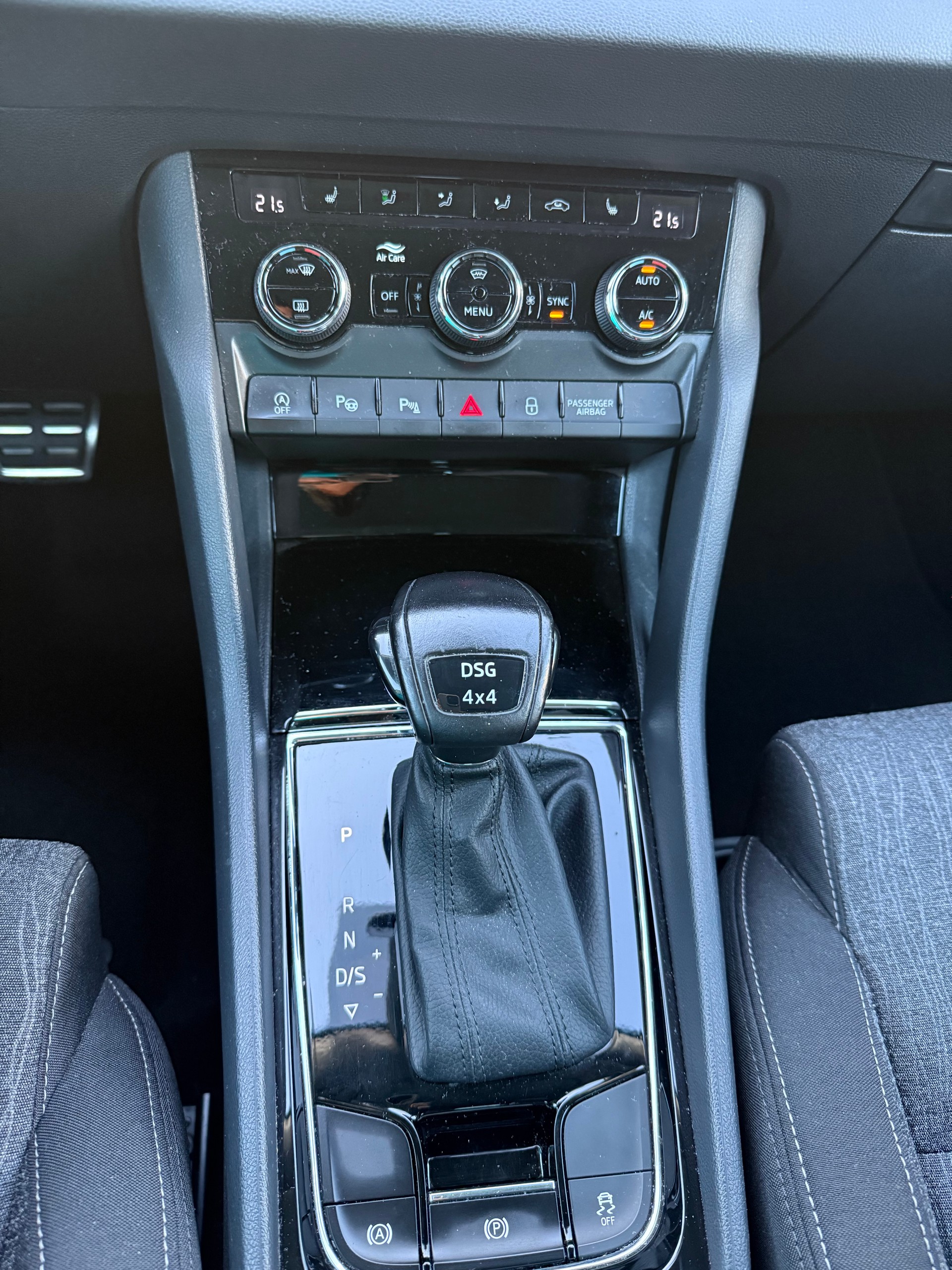 SKODA Karoq 2.0 TDI Style 4x4 DSG-image-28