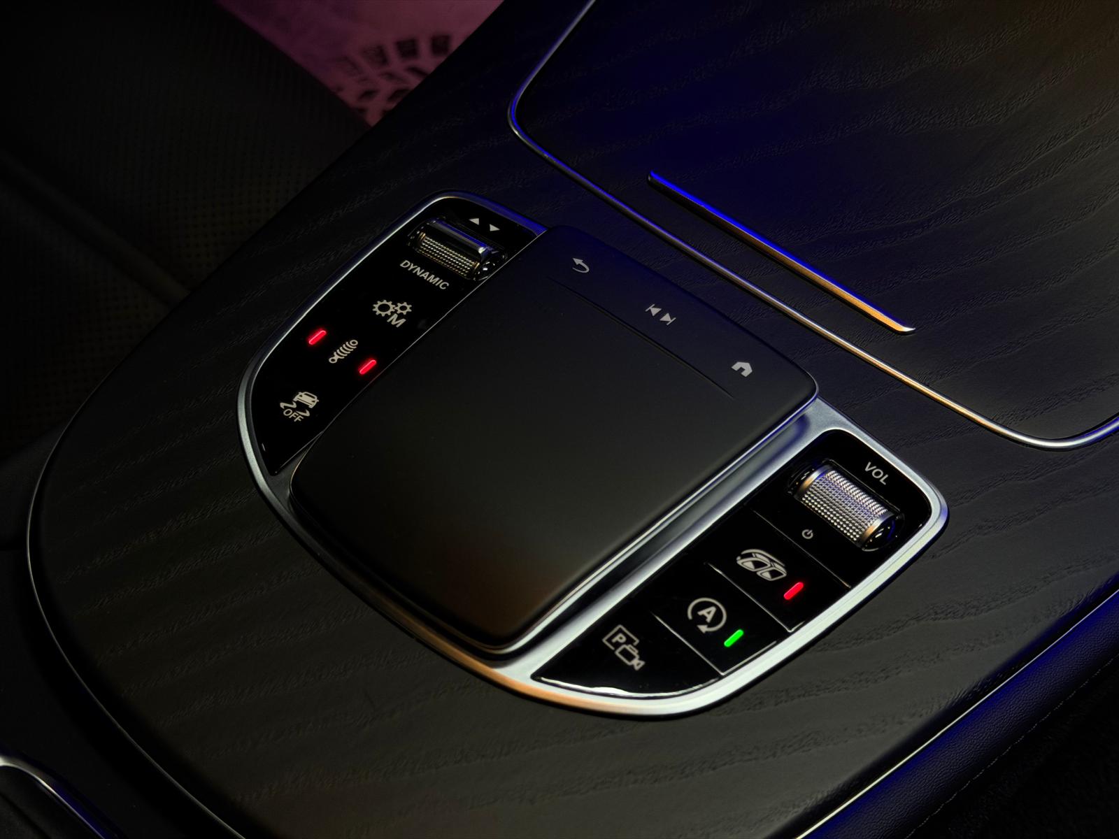 MERCEDES-BENZ AMG E 53 4Matic+ Limited Silver&Black Performance Speedshift 9G-TCT-image-17