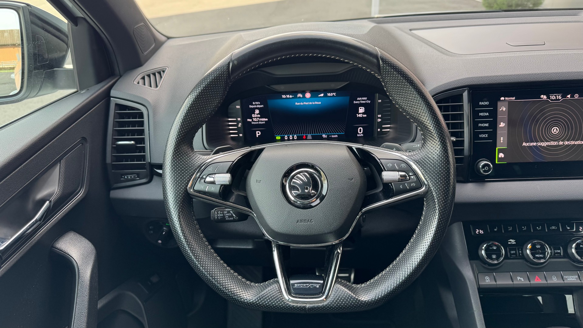 SKODA Karoq 2.0 TSI SportLine 4x4 DSG-image-13