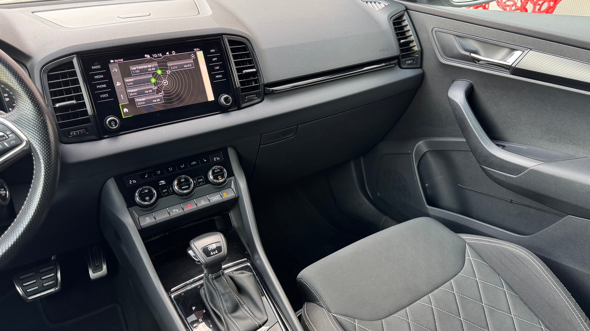SKODA Karoq 2.0 TSI SportLine 4x4 DSG-image-19