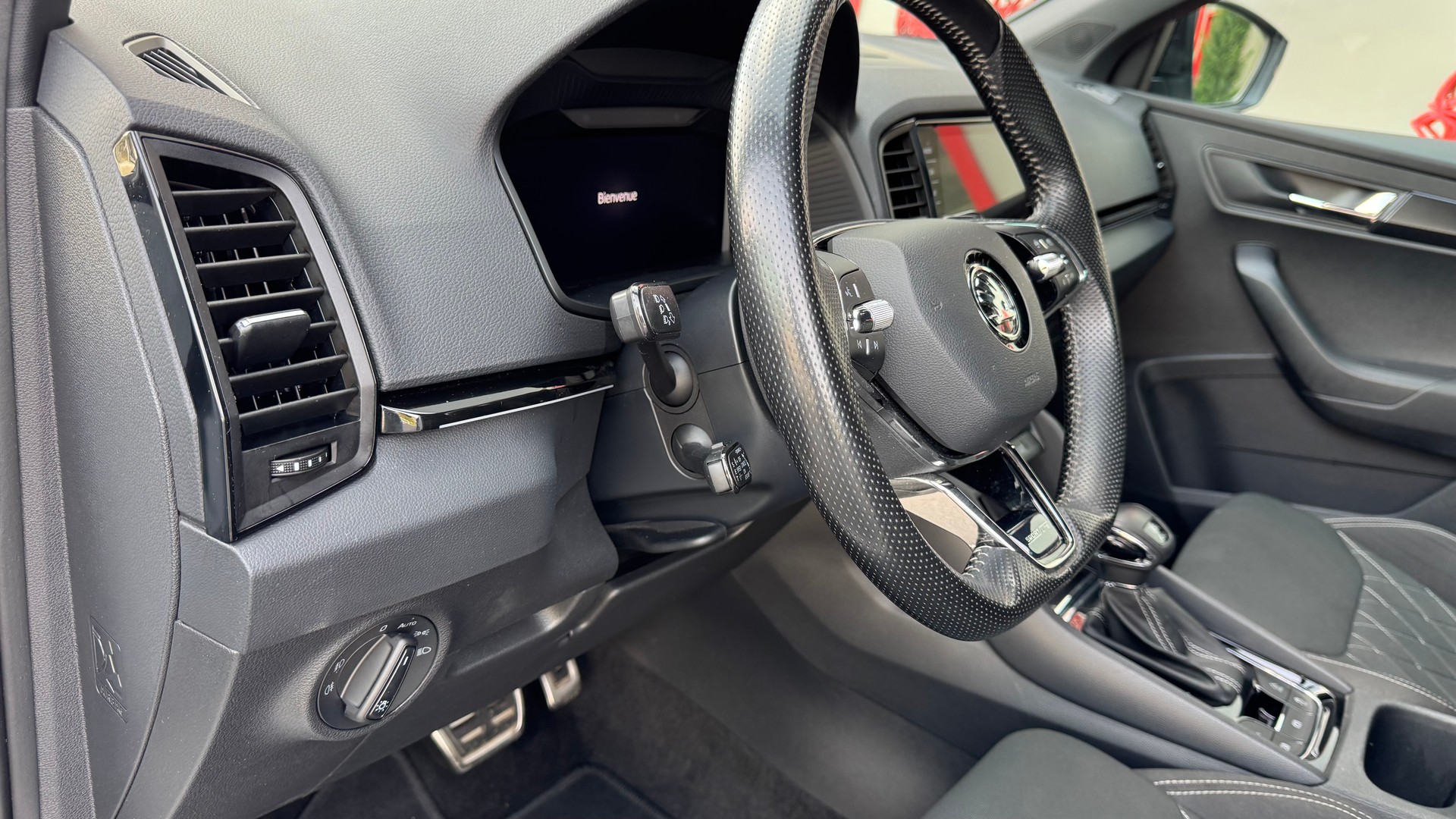 SKODA Karoq 2.0 TSI SportLine 4x4 DSG-image-23