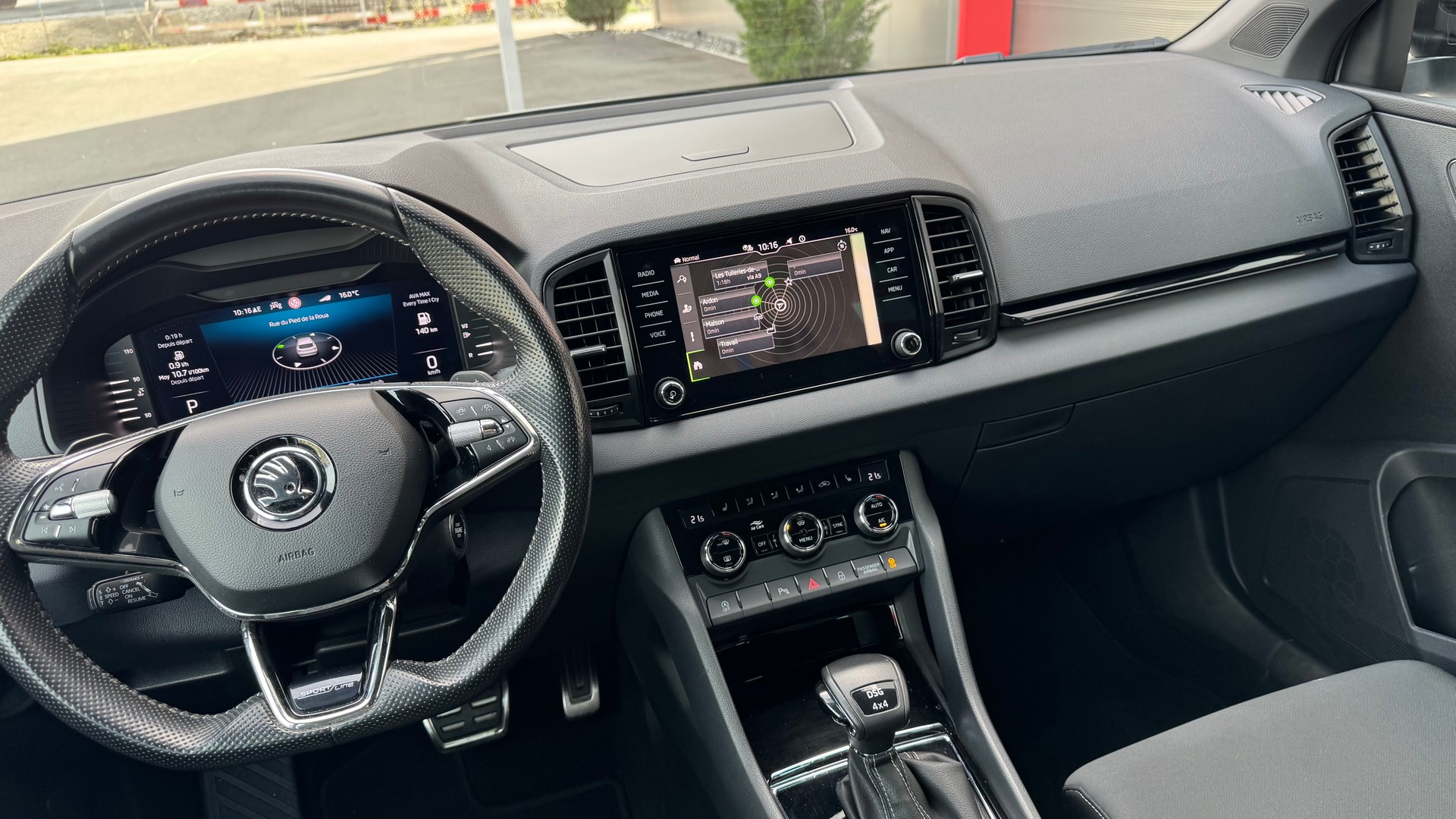 SKODA Karoq 2.0 TSI SportLine 4x4 DSG-image-17