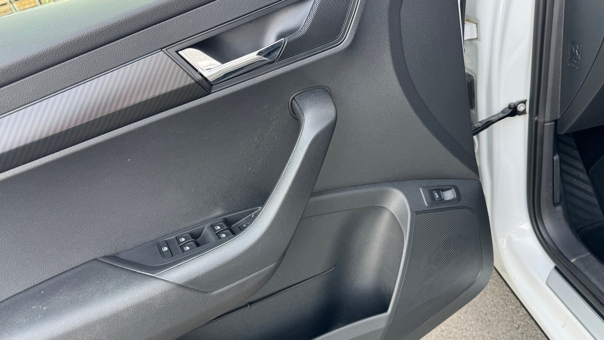 SKODA Karoq 2.0 TSI SportLine 4x4 DSG-image-15