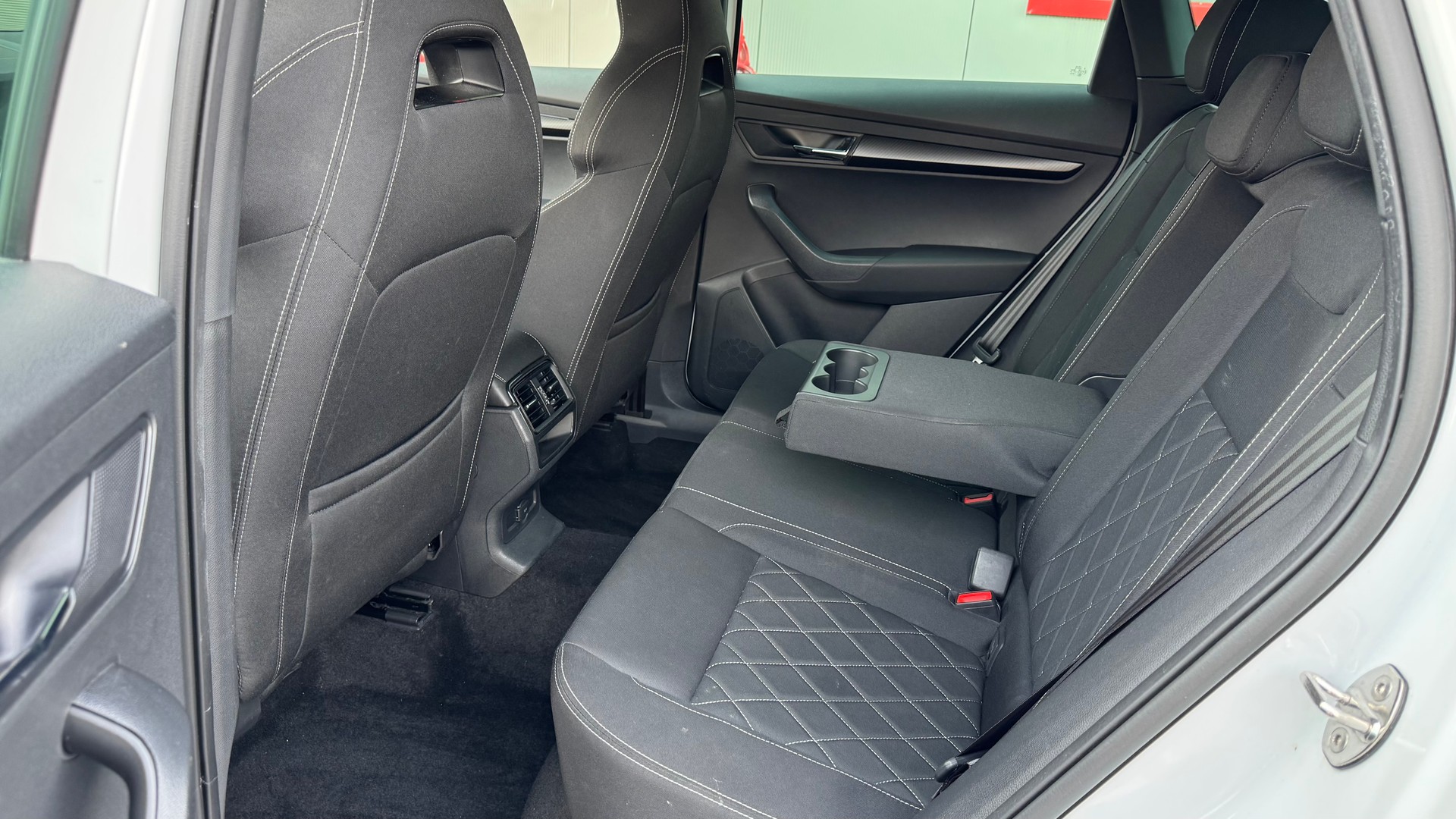 SKODA Karoq 2.0 TSI SportLine 4x4 DSG-image-27