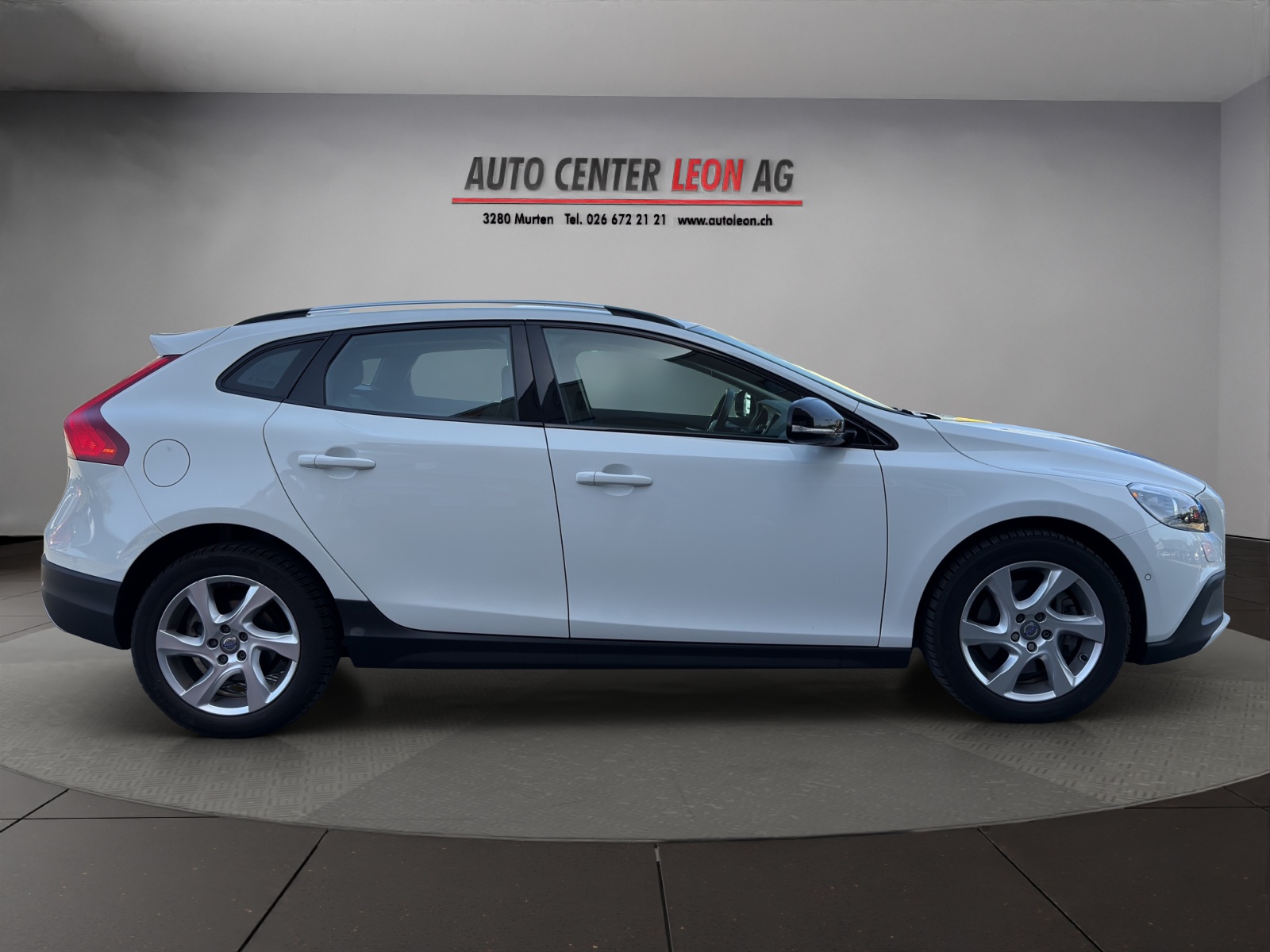 VOLVO V40 Cross Country T4 2.0 AWD Momentum Geartronic-image-6
