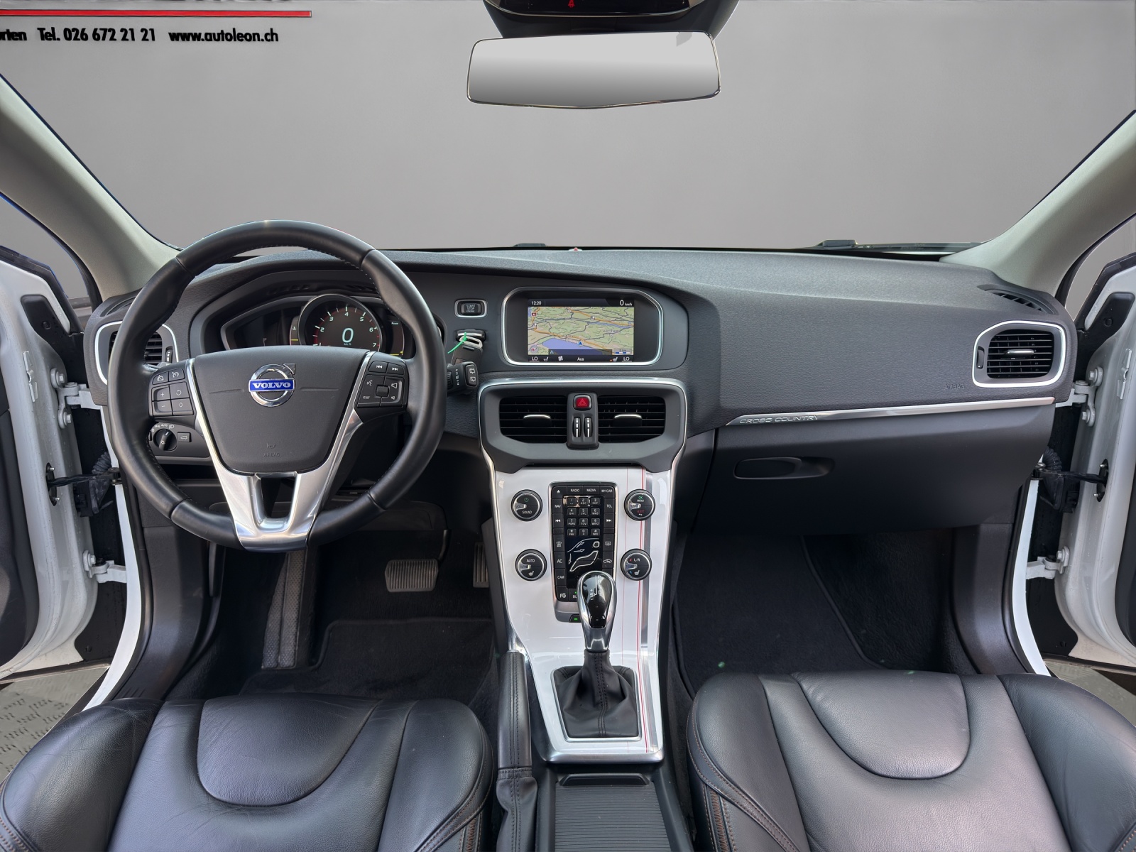 VOLVO V40 Cross Country T4 2.0 AWD Momentum Geartronic-image-13