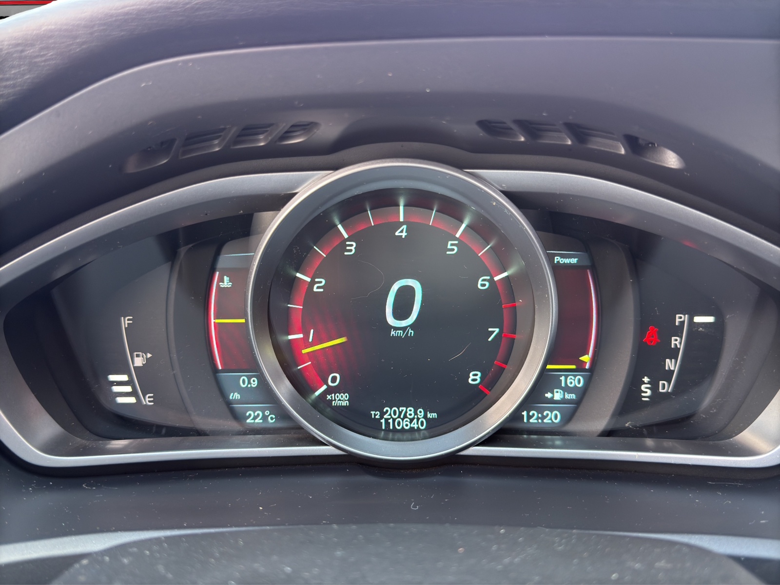 VOLVO V40 Cross Country T4 2.0 AWD Momentum Geartronic-image-10