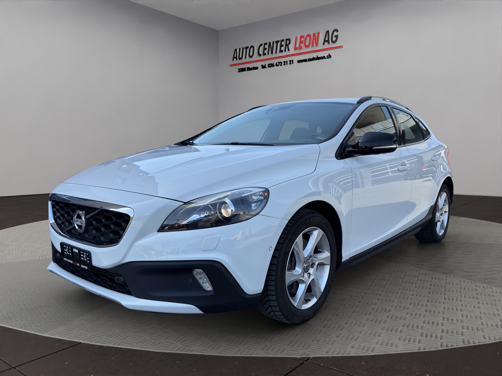 VOLVO V40 Cross Country T4 2.0 AWD Momentum Geartronic-showroom-element-1