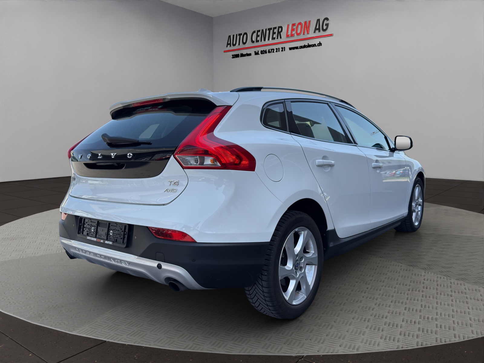VOLVO V40 Cross Country T4 2.0 AWD Momentum Geartronic-image-5