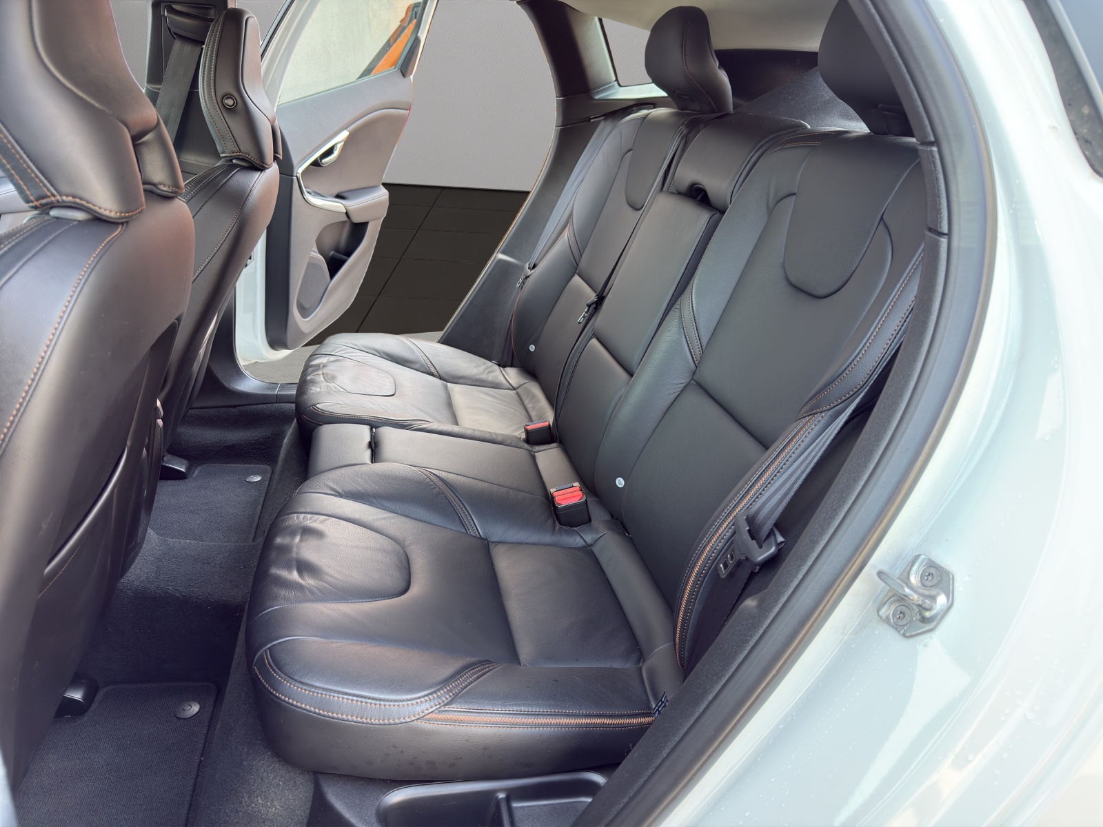 VOLVO V40 Cross Country T4 2.0 AWD Momentum Geartronic-image-12