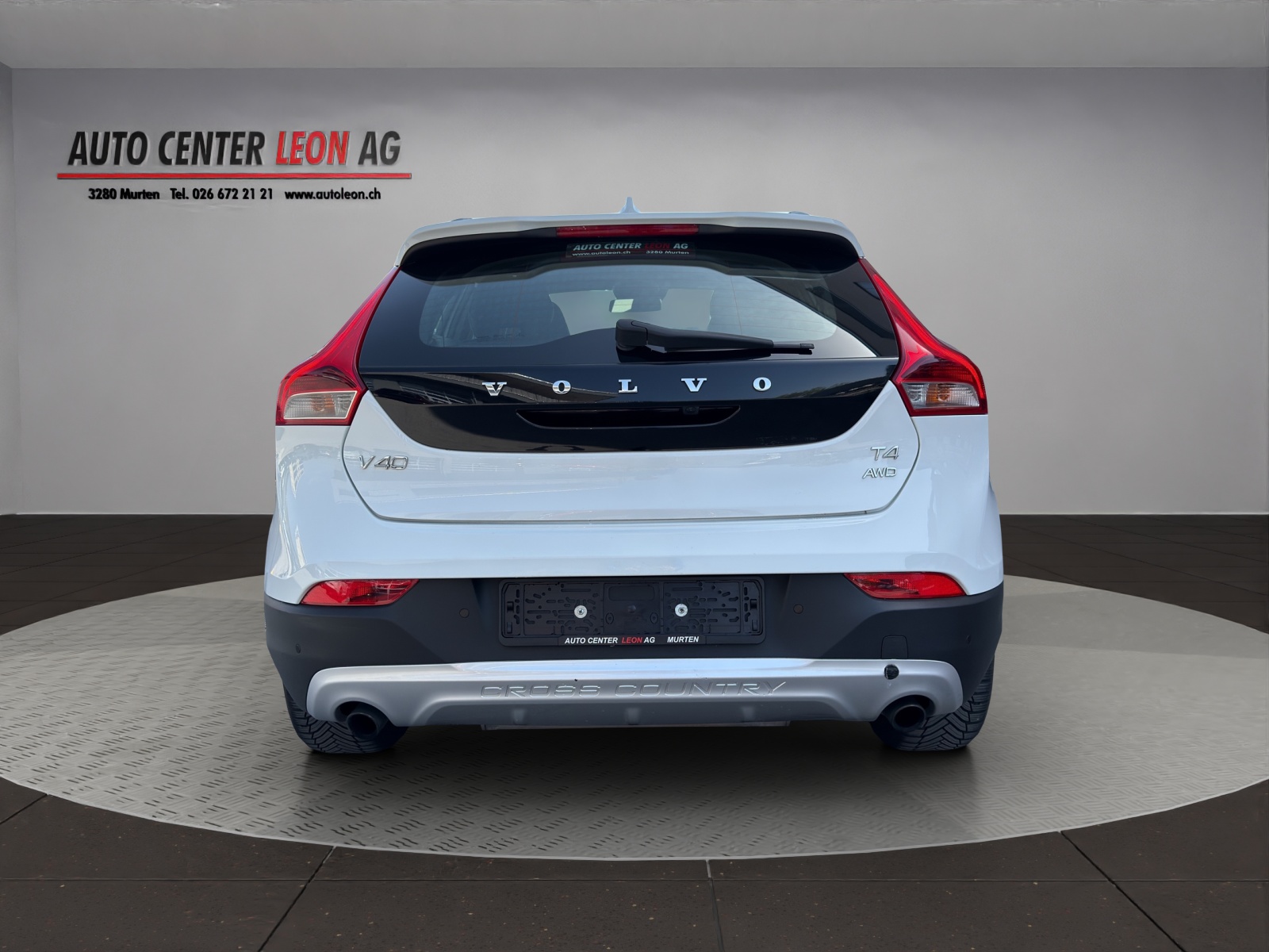 VOLVO V40 Cross Country T4 2.0 AWD Momentum Geartronic-image-4