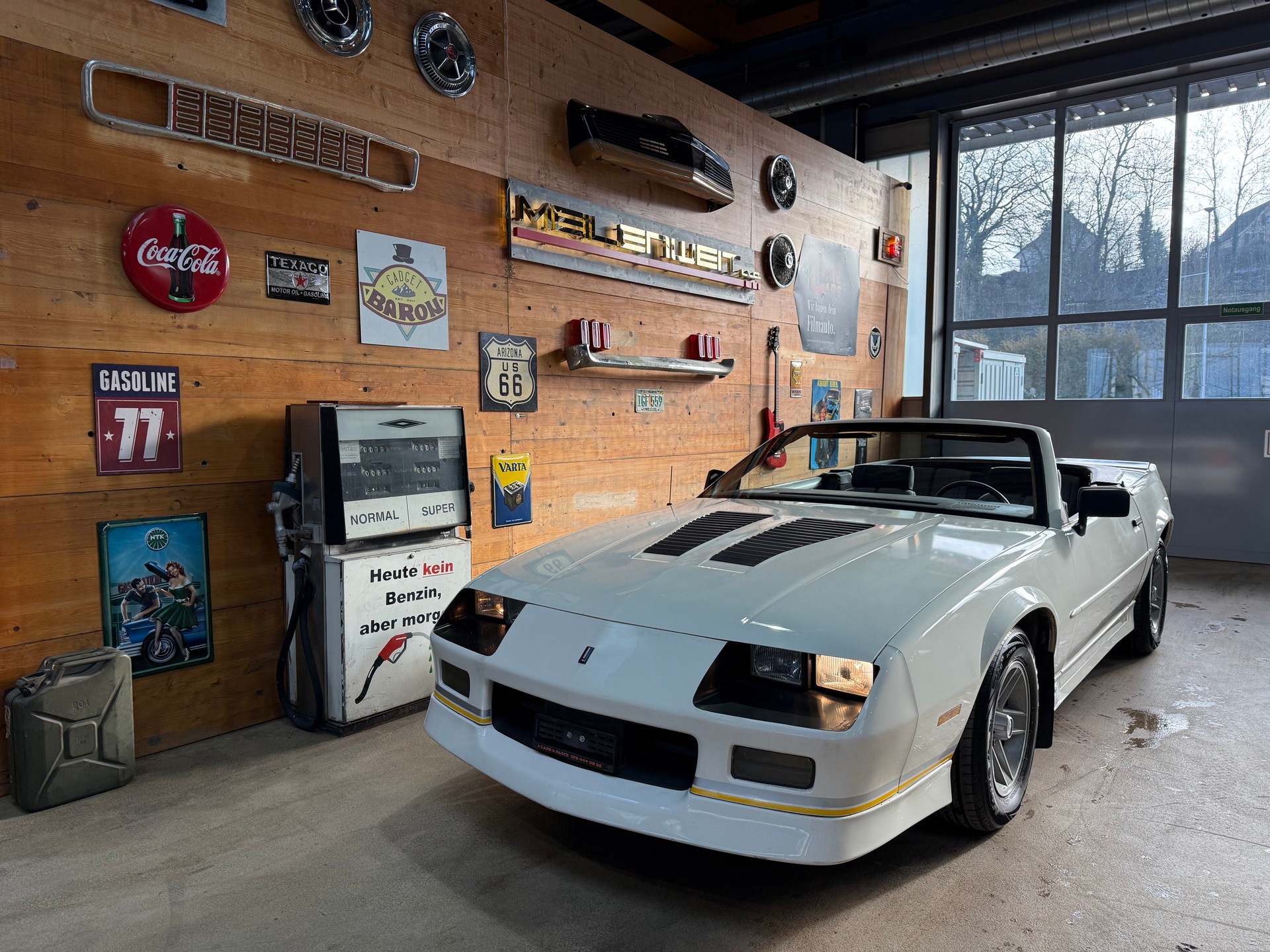 CHEVROLET Camaro 5.0 TBI IROC-Z Convertible-showroom-element-1