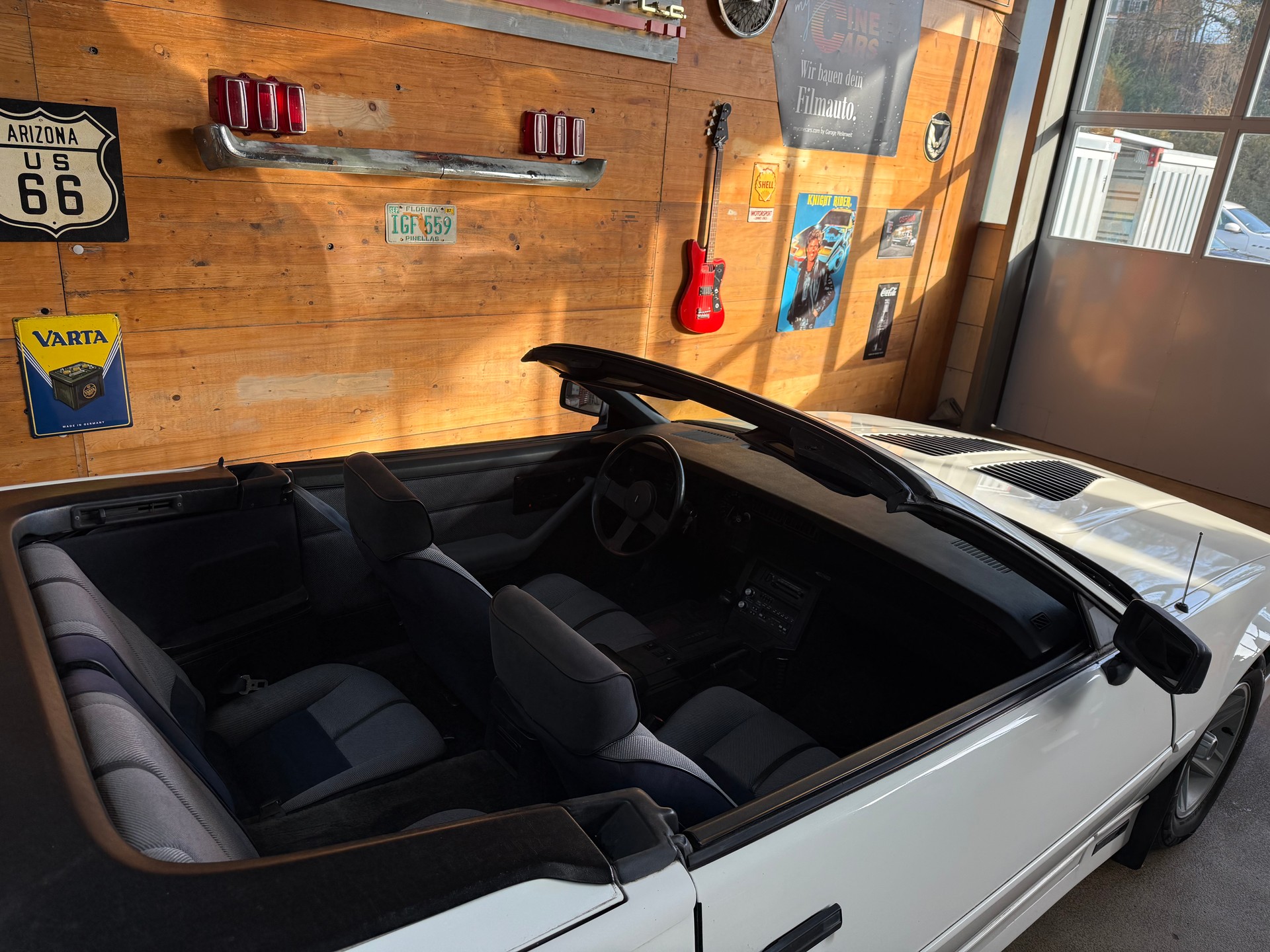CHEVROLET Camaro 5.0 TBI IROC-Z Convertible-image-13