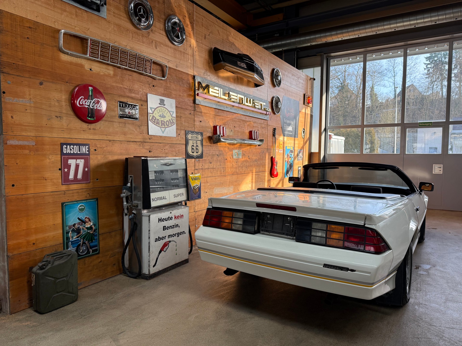 CHEVROLET Camaro 5.0 TBI IROC-Z Convertible-image-10