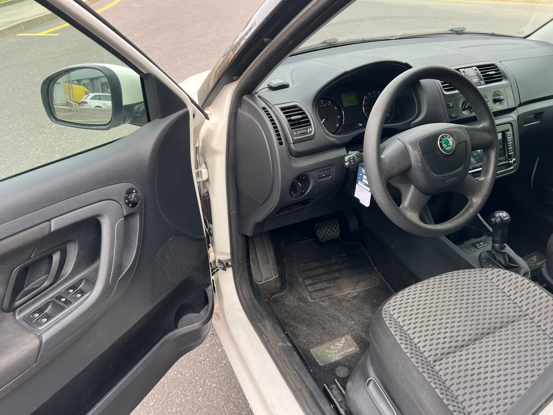 SKODA Fabia 1.2 TSI Classic DSG-image-8