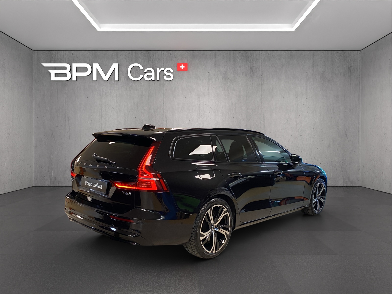 VOLVO V60 T6 eAWD Plug in Hybrid Plus Dark Geartronic-showroom-element-1
