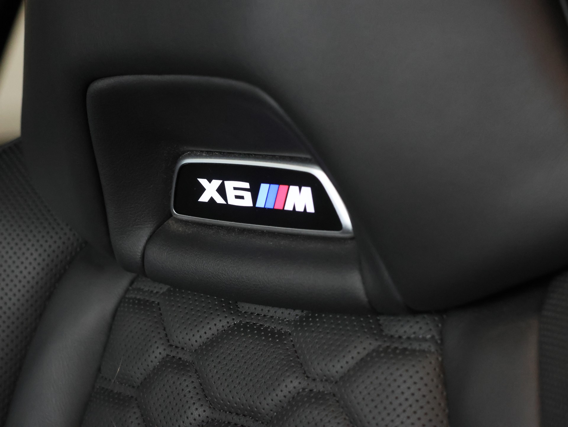 BMW X6M Steptronic M Competition *Harman&Kardon* *Carbon Packet* *Head Up Display*-image-18