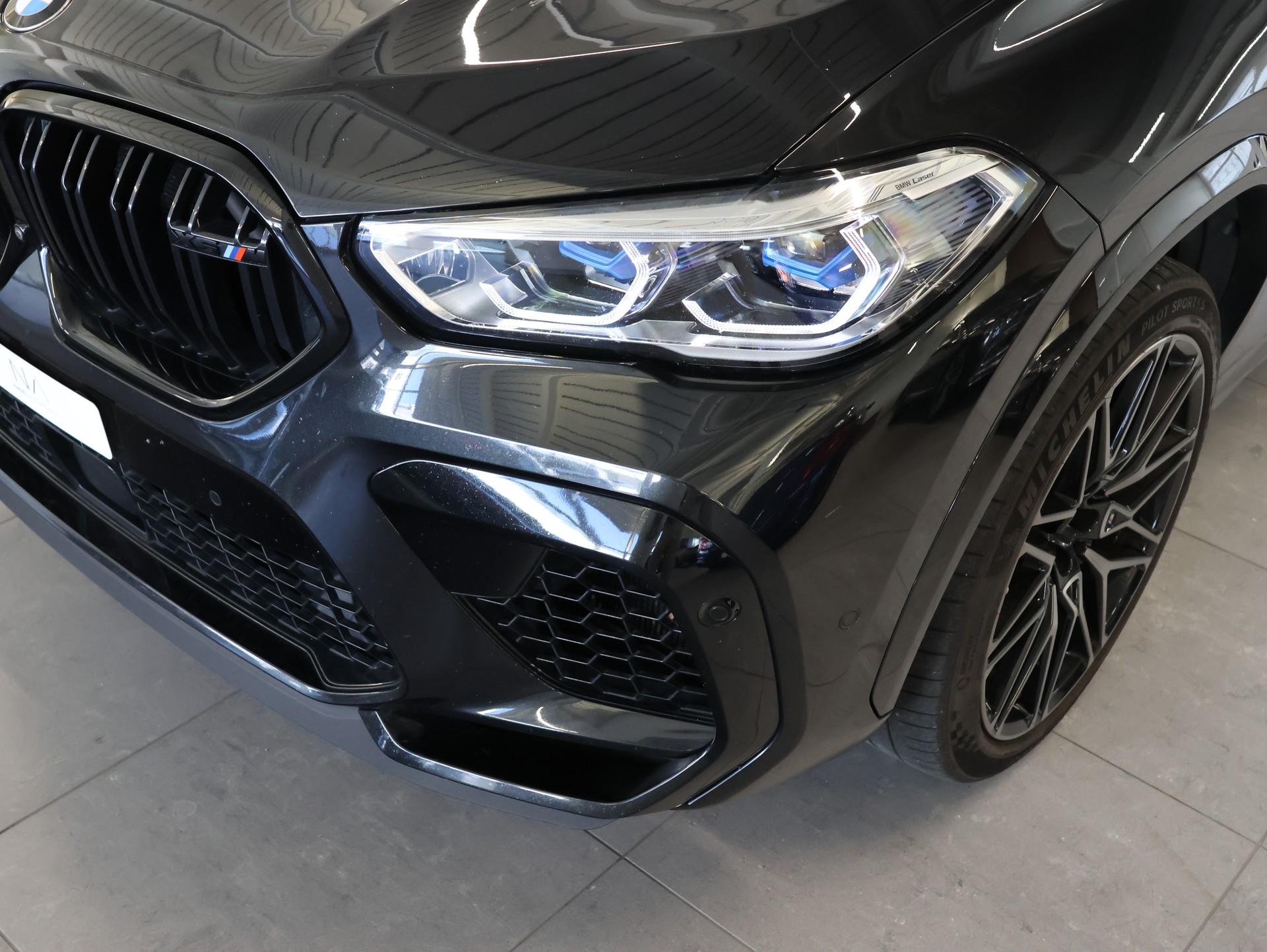 BMW X6M Steptronic M Competition *Harman&Kardon* *Carbon Packet* *Head Up Display*-image-9