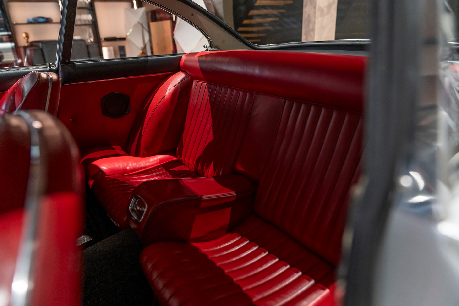 FERRARI 330 GT 2+2-image-17