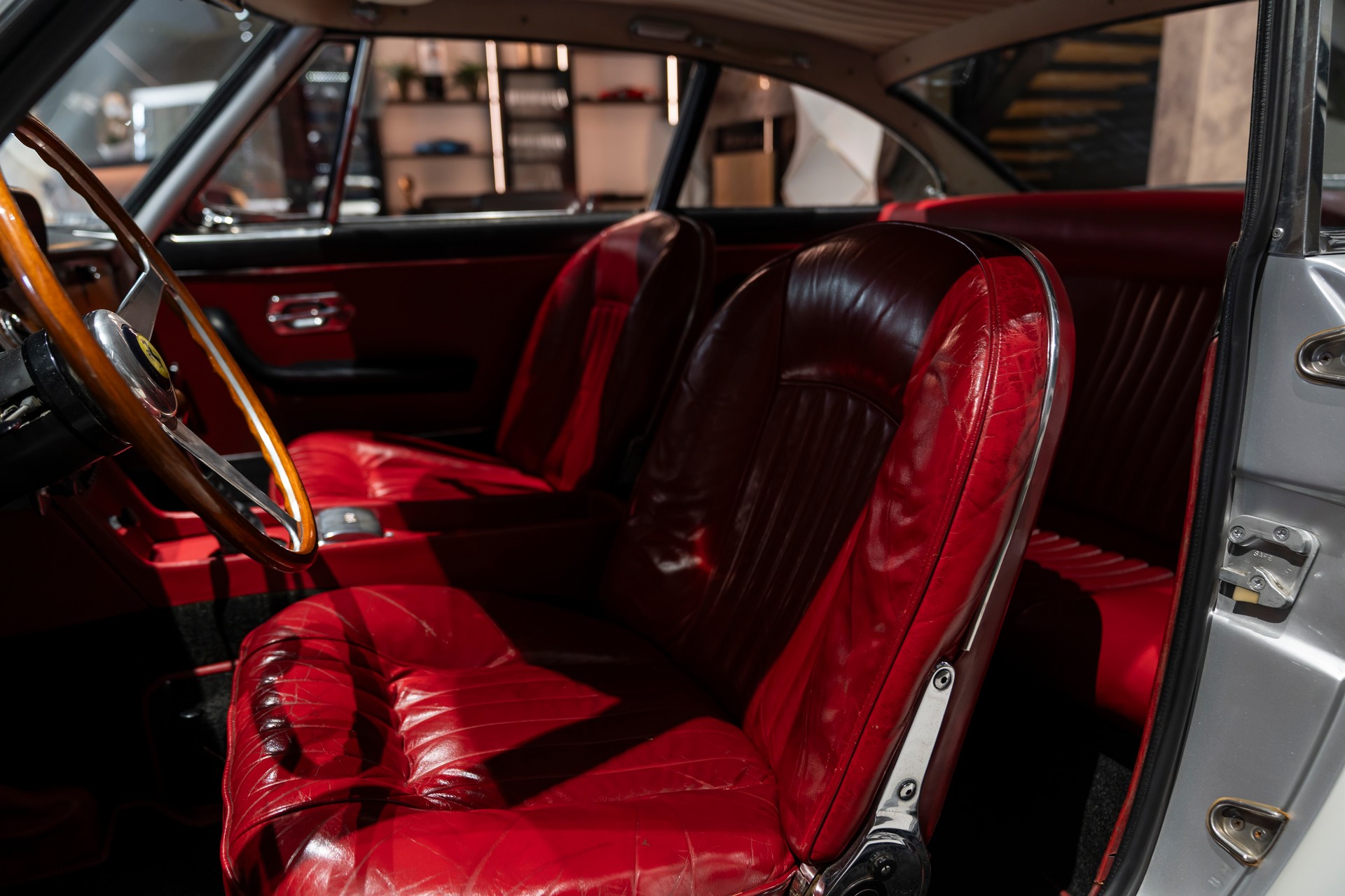 FERRARI 330 GT 2+2-image-9