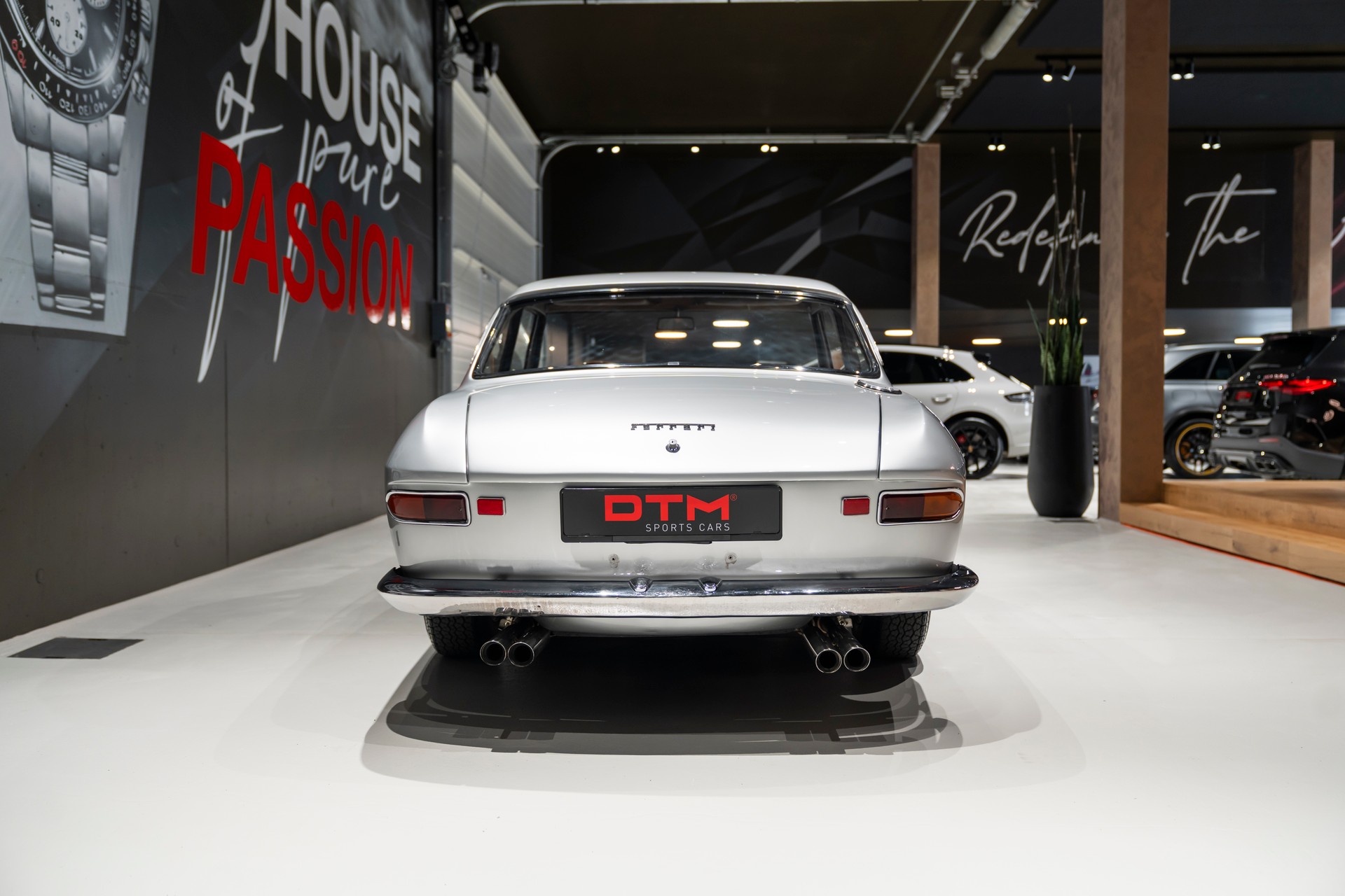 FERRARI 330 GT 2+2-image-4