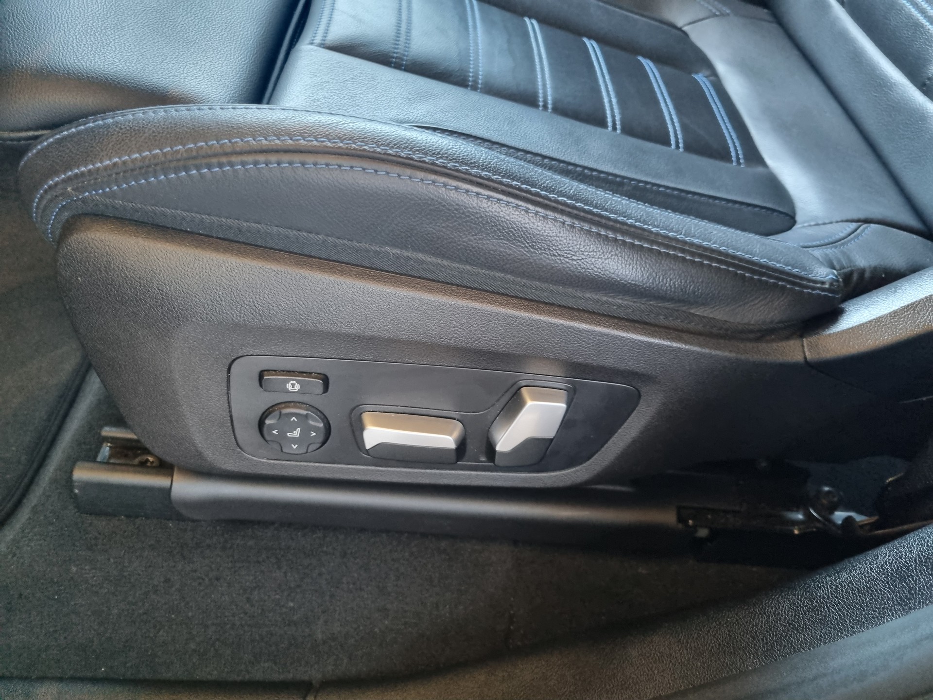 BMW X4 xDrive 48V 20d M Sport Steptronic-image-9