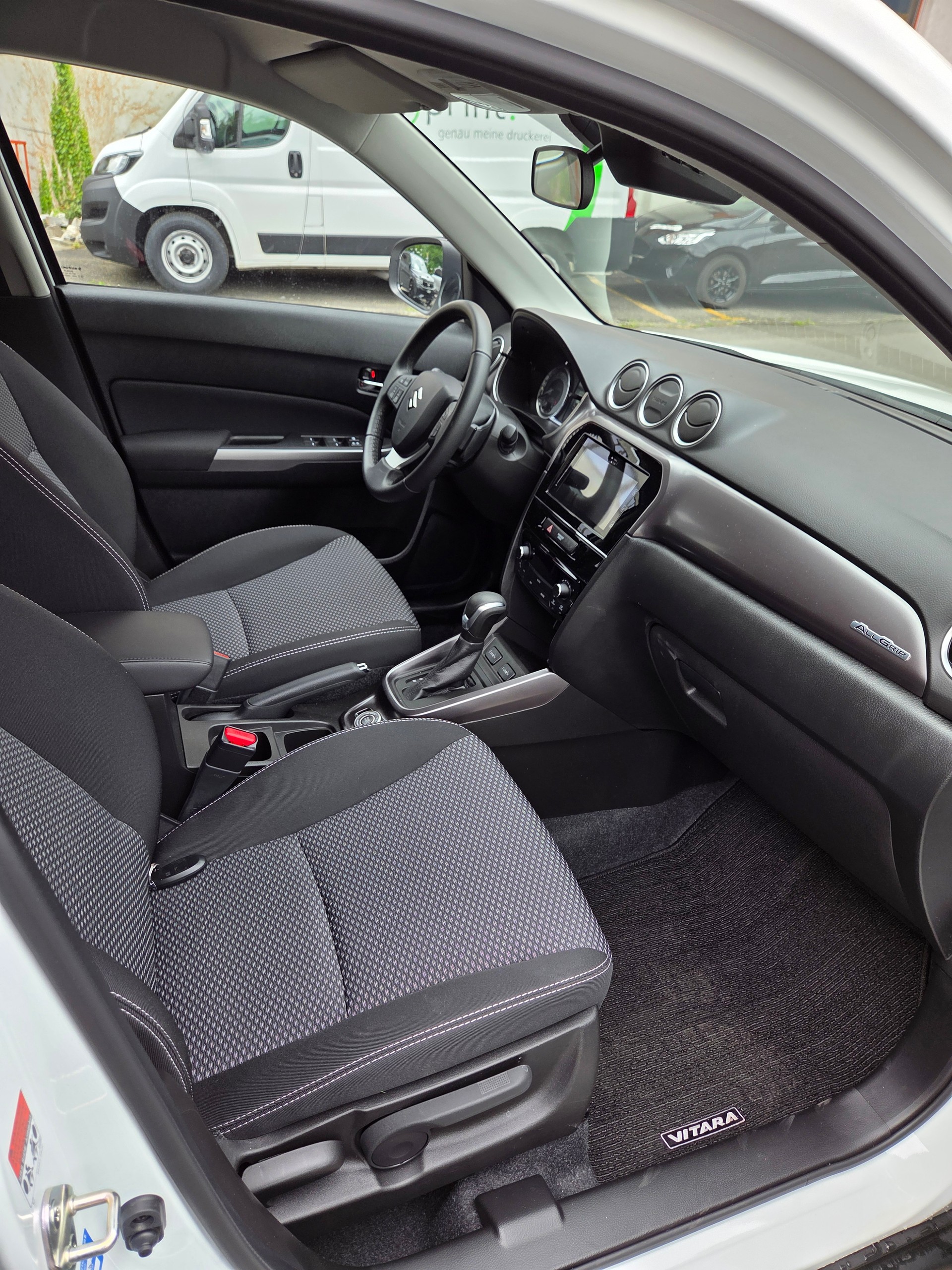 SUZUKI Vitara 1.5 Hybrid Compact Top 4x4 AGS-image-6