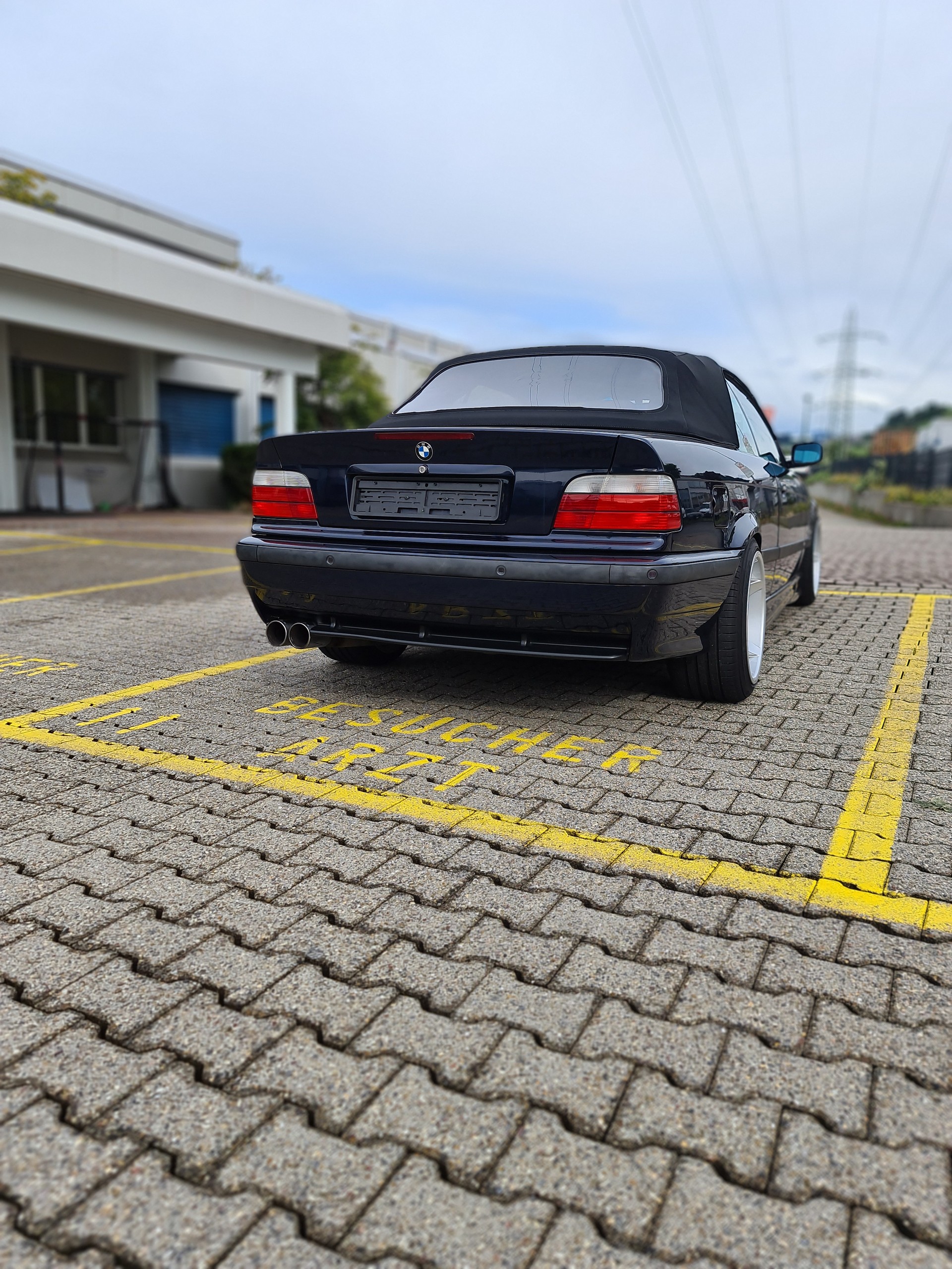 BMW 328i-image-2