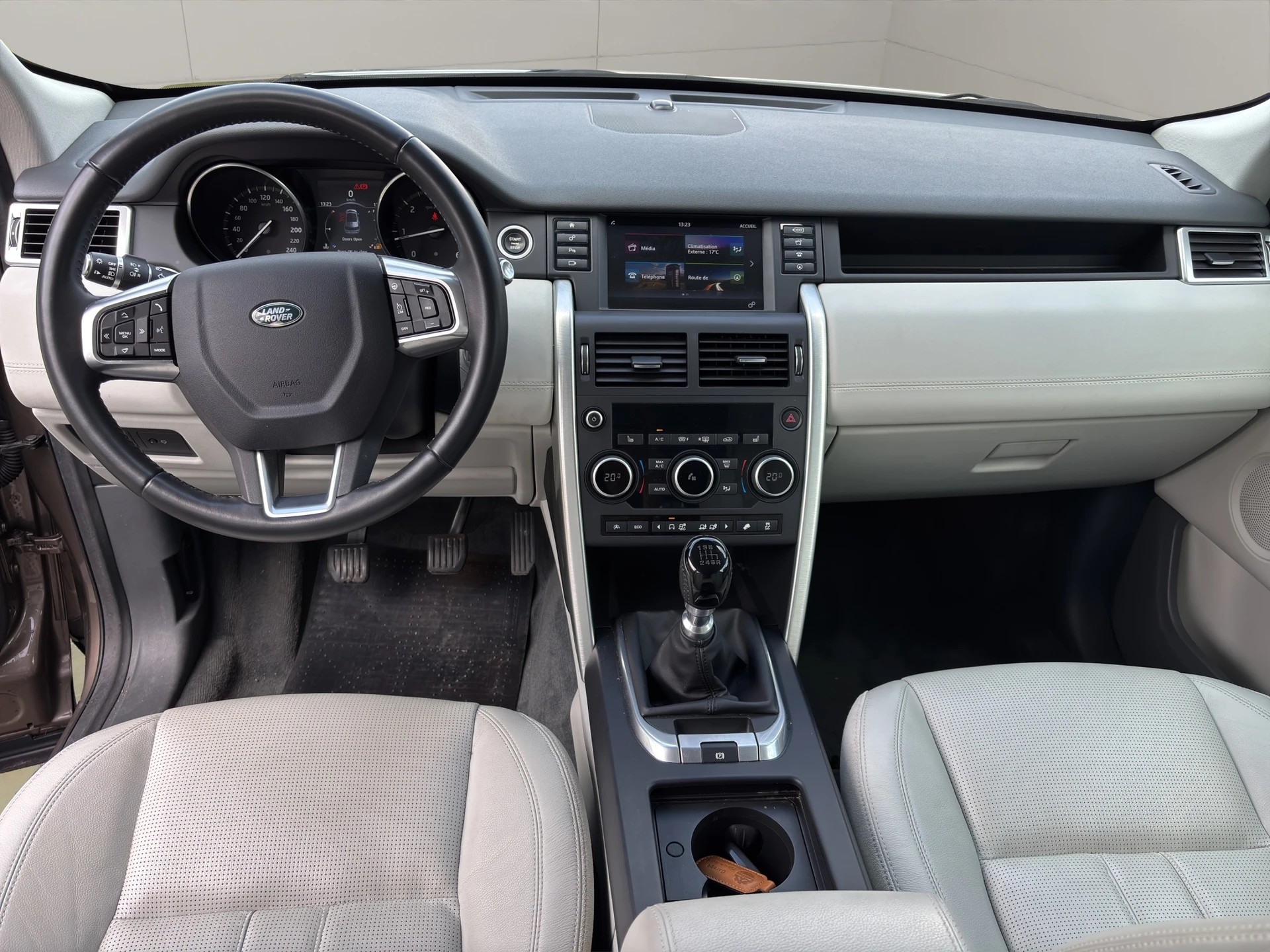 LAND ROVER Discovery Sport 2.0 TD4 HSE Luxury-image-17