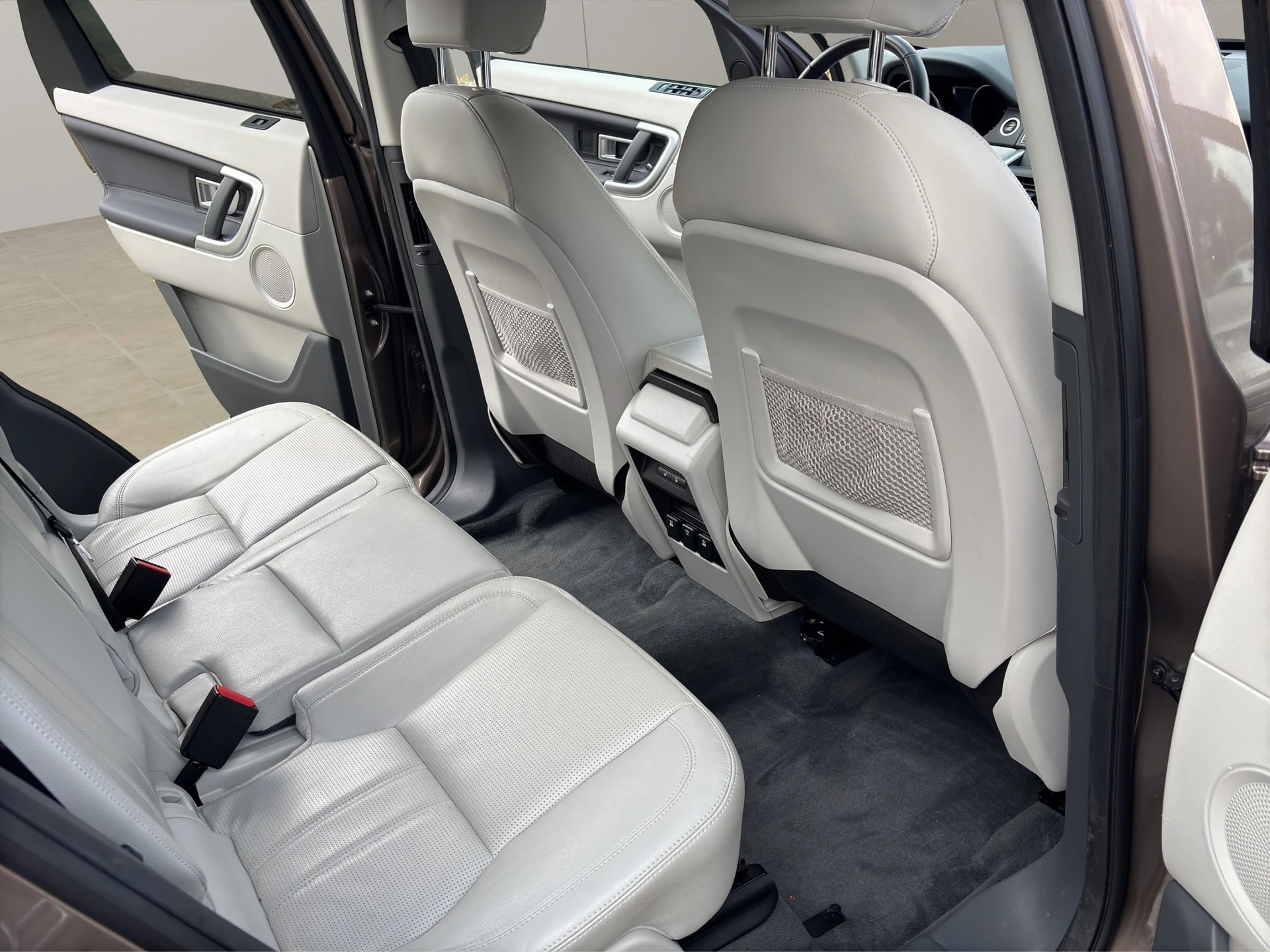 LAND ROVER Discovery Sport 2.0 TD4 HSE Luxury-image-24