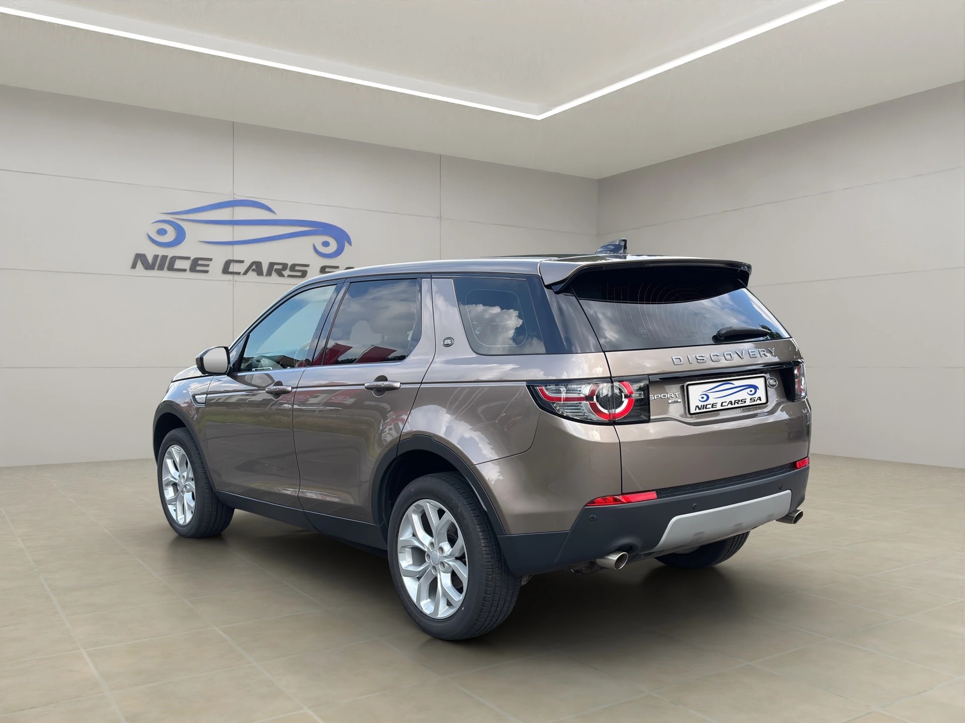 LAND ROVER Discovery Sport 2.0 TD4 HSE Luxury-image-6