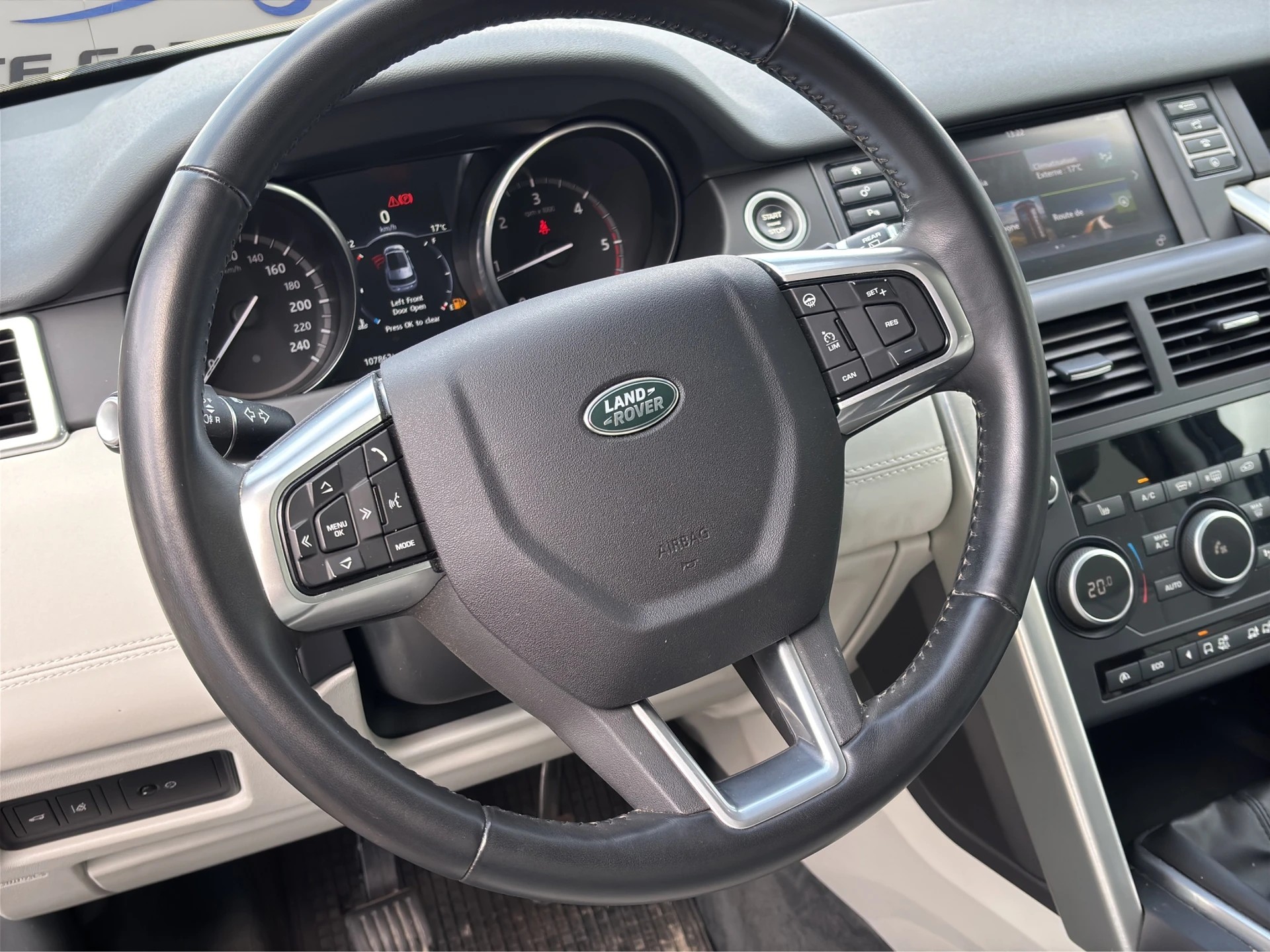 LAND ROVER Discovery Sport 2.0 TD4 HSE Luxury-image-13