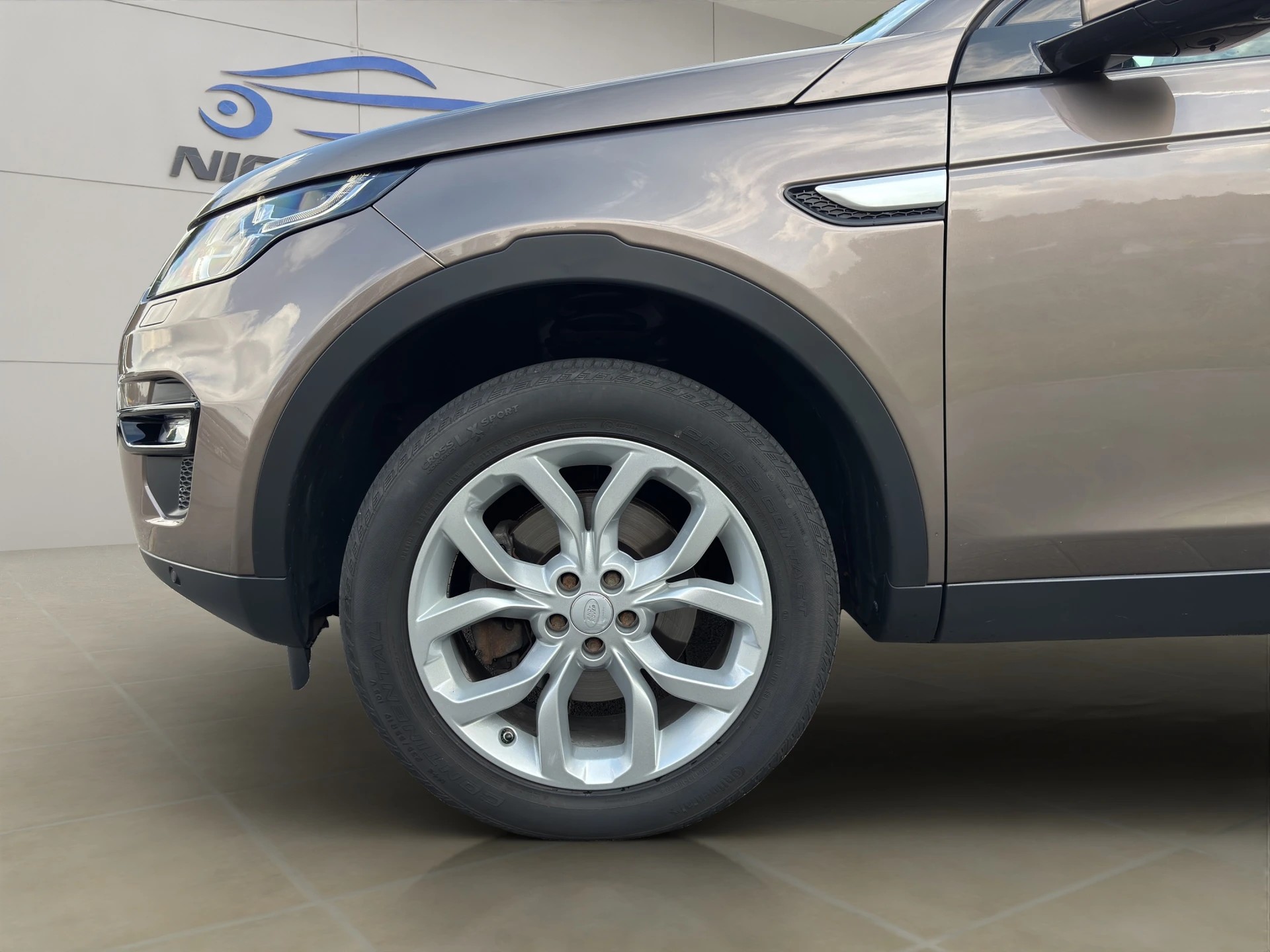 LAND ROVER Discovery Sport 2.0 TD4 HSE Luxury-image-11