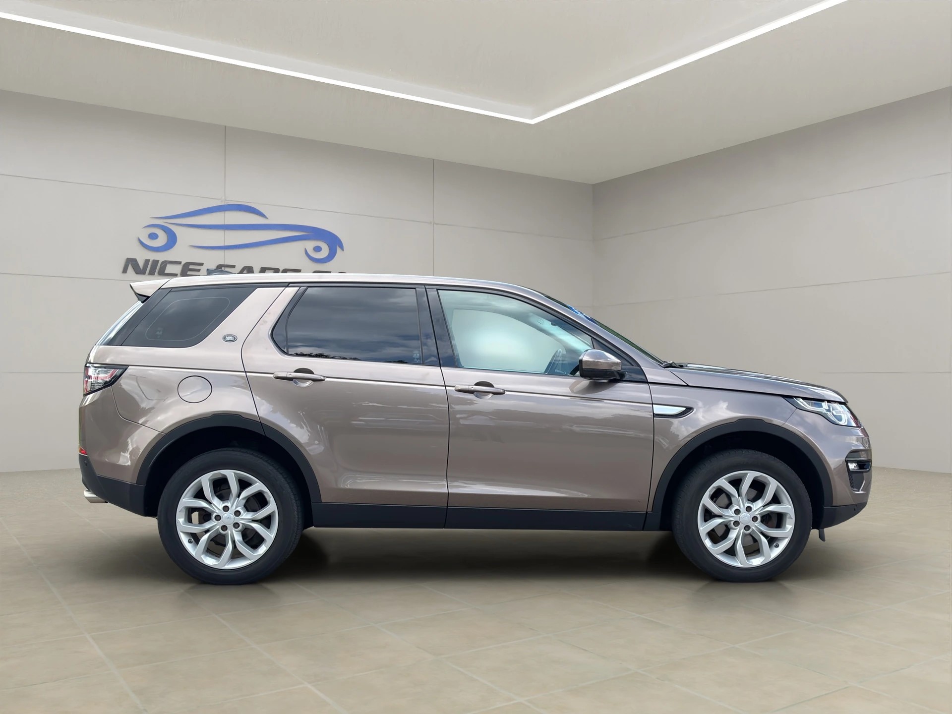 LAND ROVER Discovery Sport 2.0 TD4 HSE Luxury-image-12