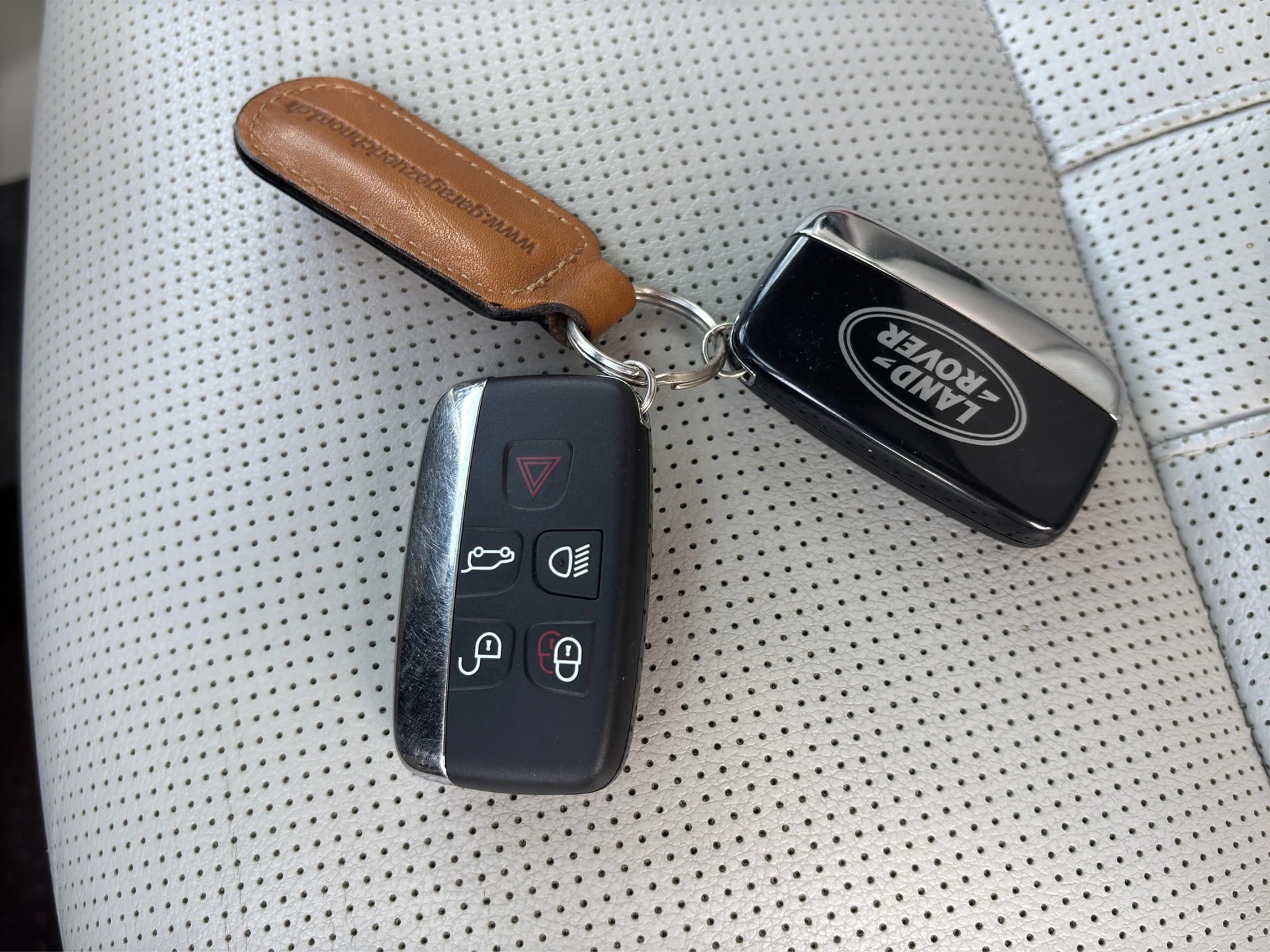 LAND ROVER Discovery Sport 2.0 TD4 HSE Luxury-image-26